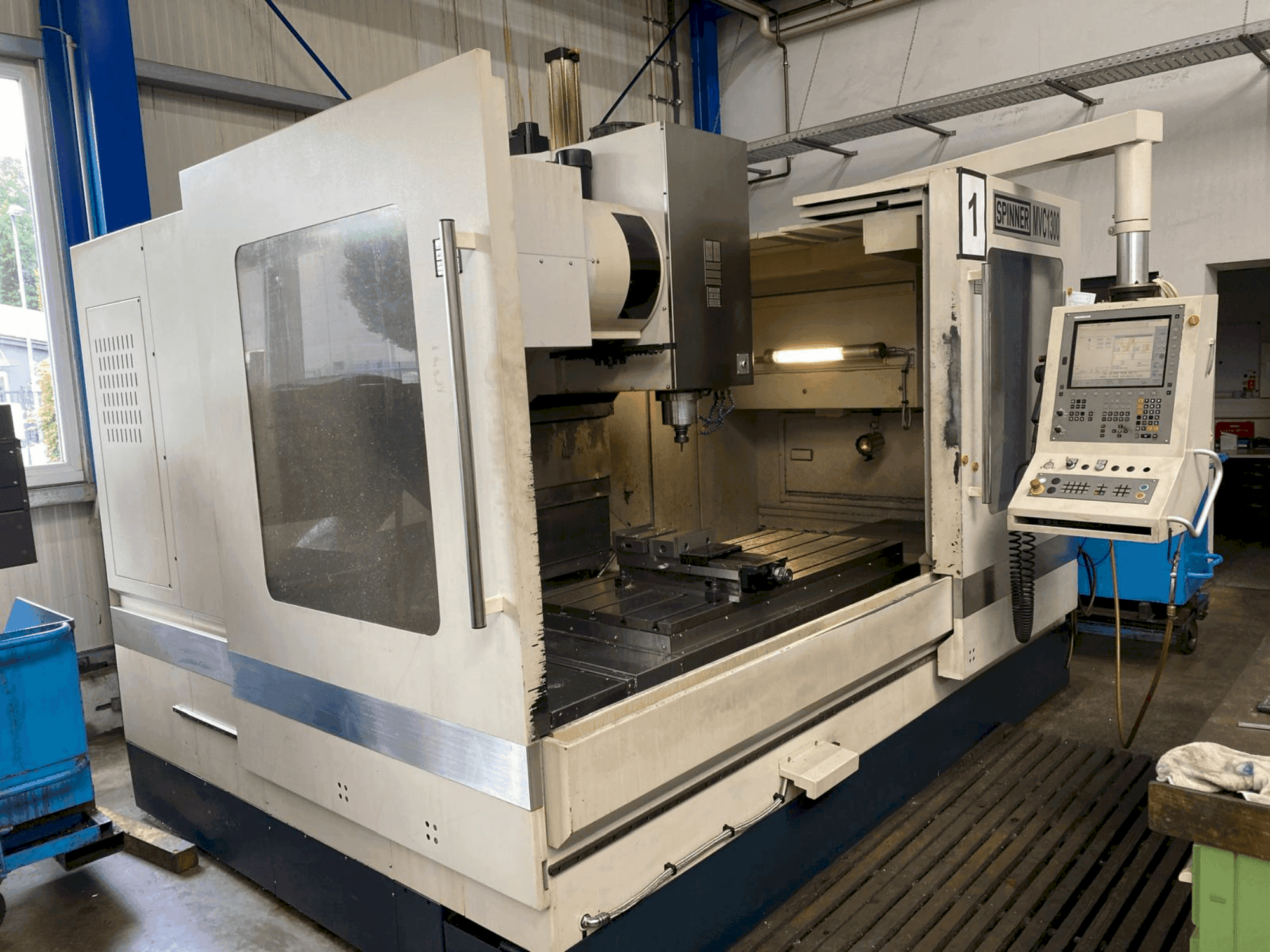 Vista frontale della macchina SPINNER MVC 1300