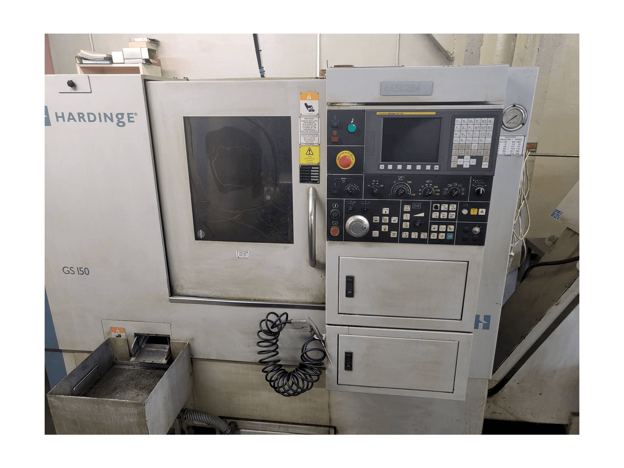 Vista frontale della macchina HARDINGE GS-150