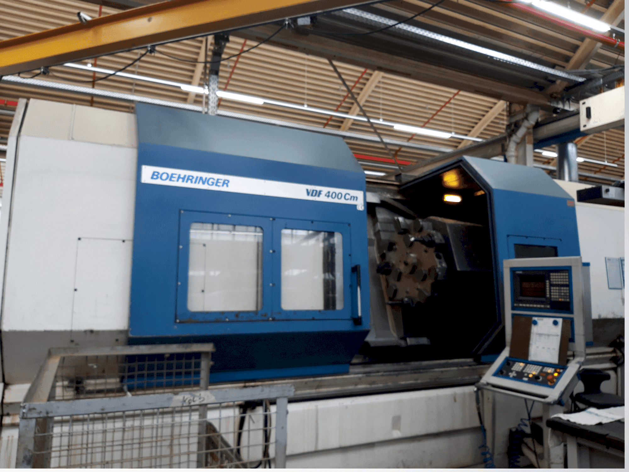 Vista frontale della macchina BOEHRINGER VDF 400 CM