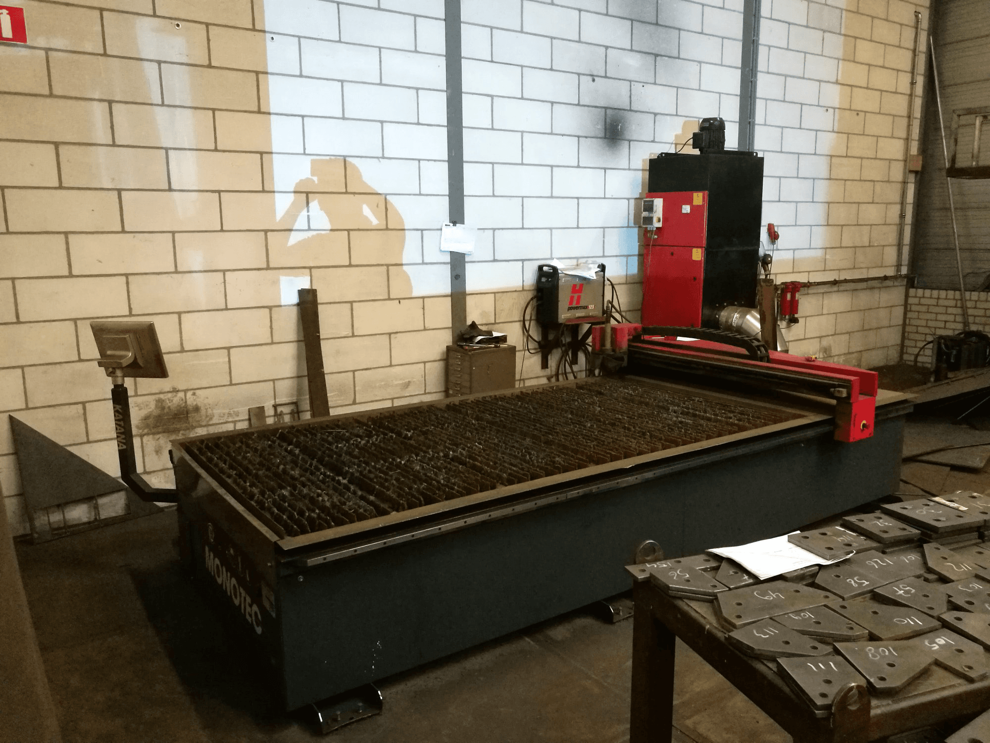 Vista lato sinistro della macchina KOIKE MONOTEC