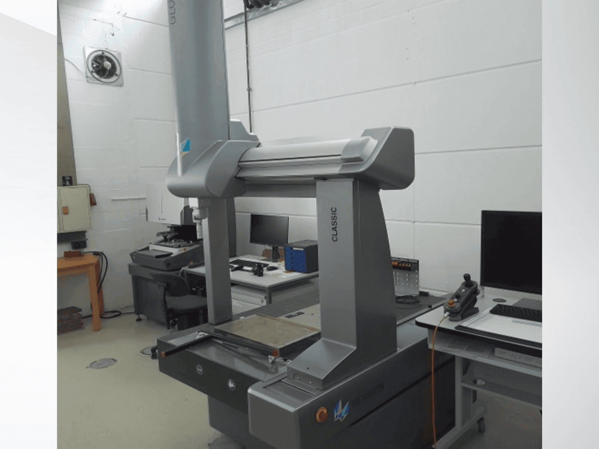 Vista frontale della macchina Hexagon GLOBAL CLASSIC