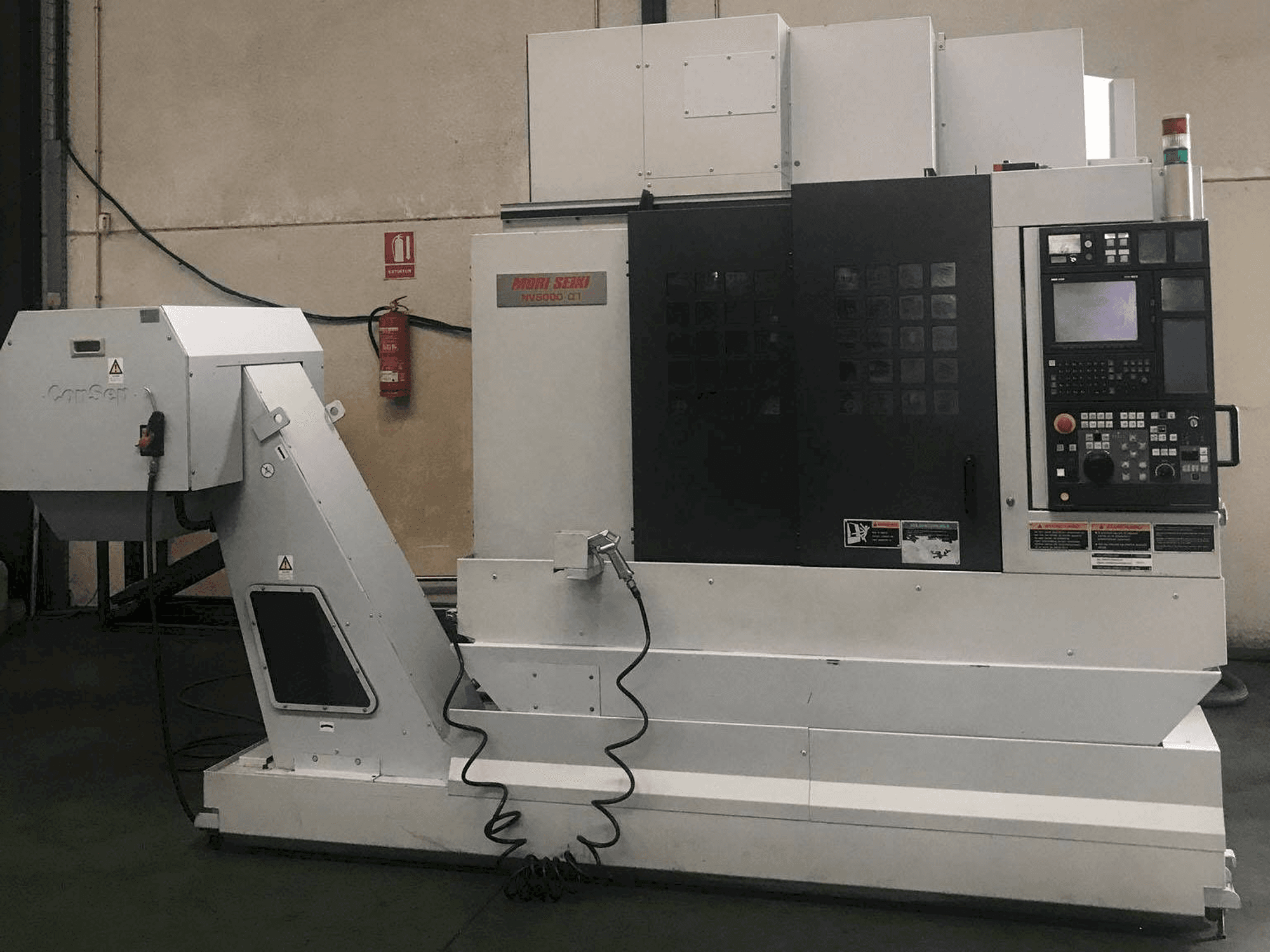 Vista frontale della macchina MORI SEIKI NV5000 Alpha 1A/40