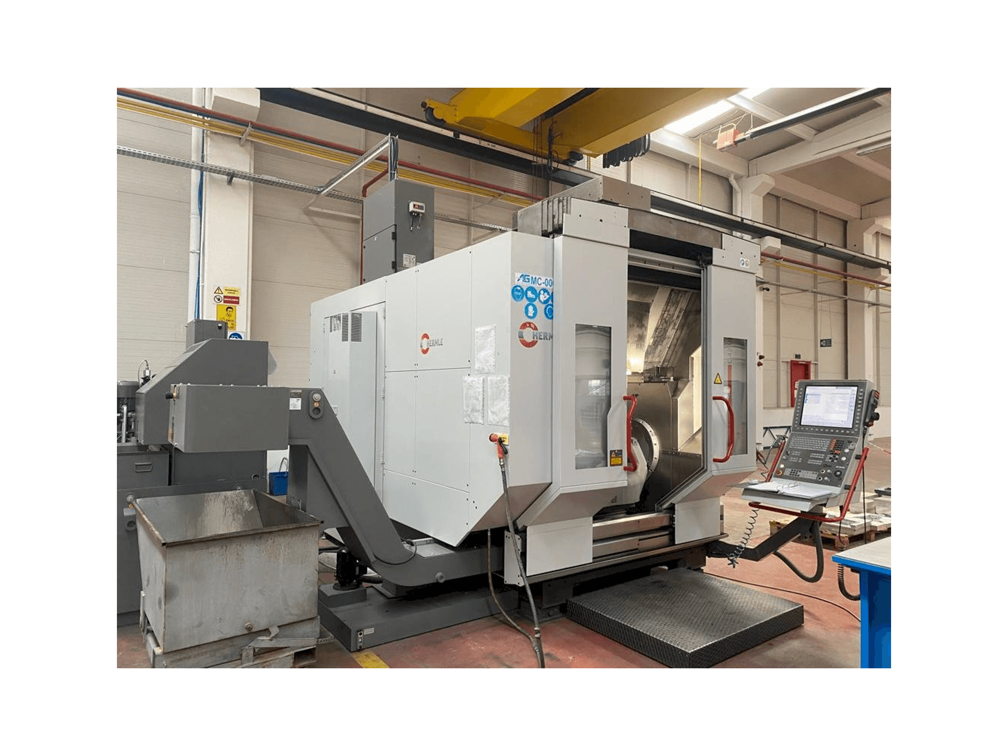 Vista frontale della macchina HERMLE C42u-mt