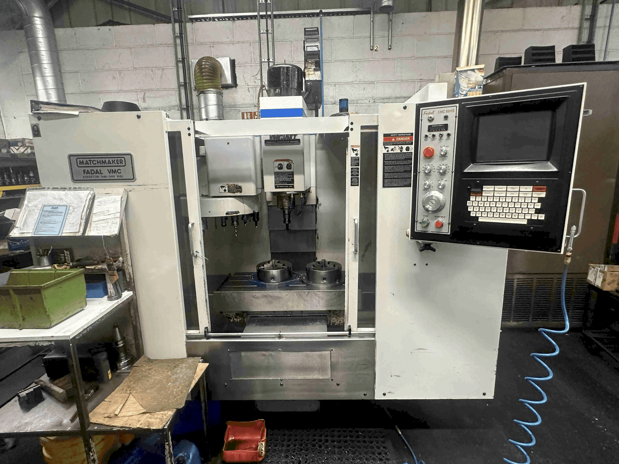 Vista frontale della macchina FADAL VMC 15XT