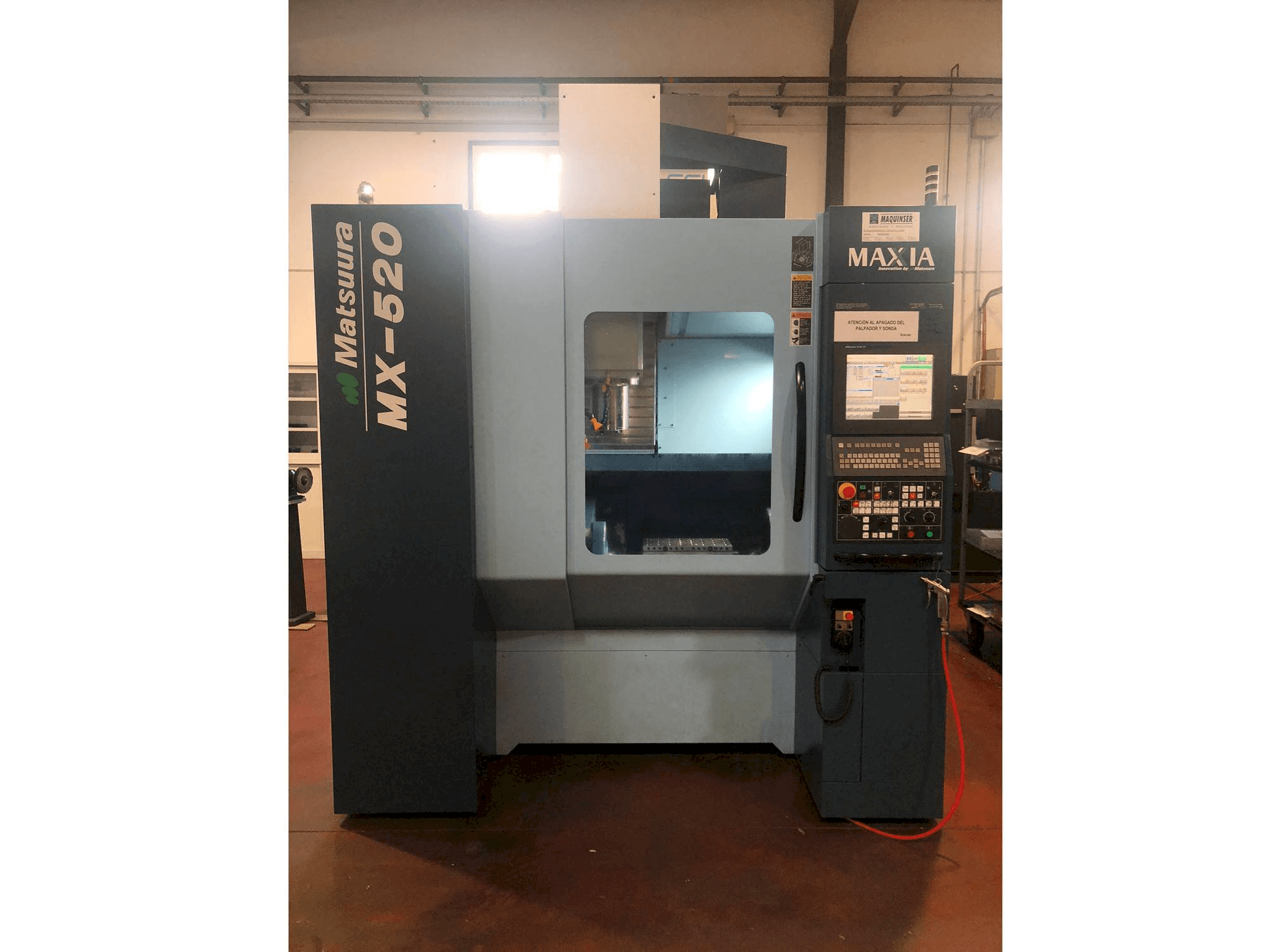 Vista frontale della macchina Matsuura MX-520