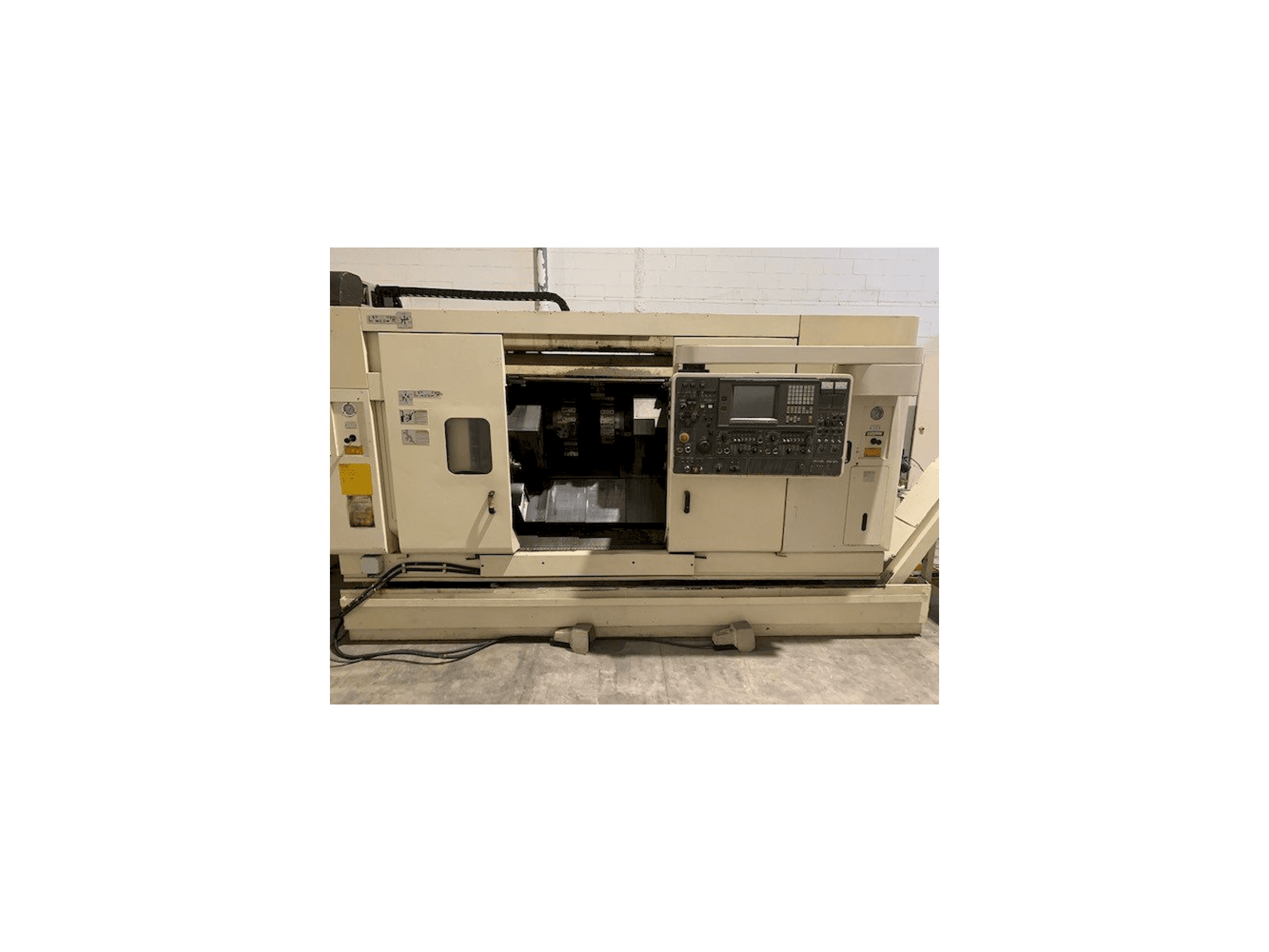 Vista frontale della macchina NAKAMURA-TOME TW-20