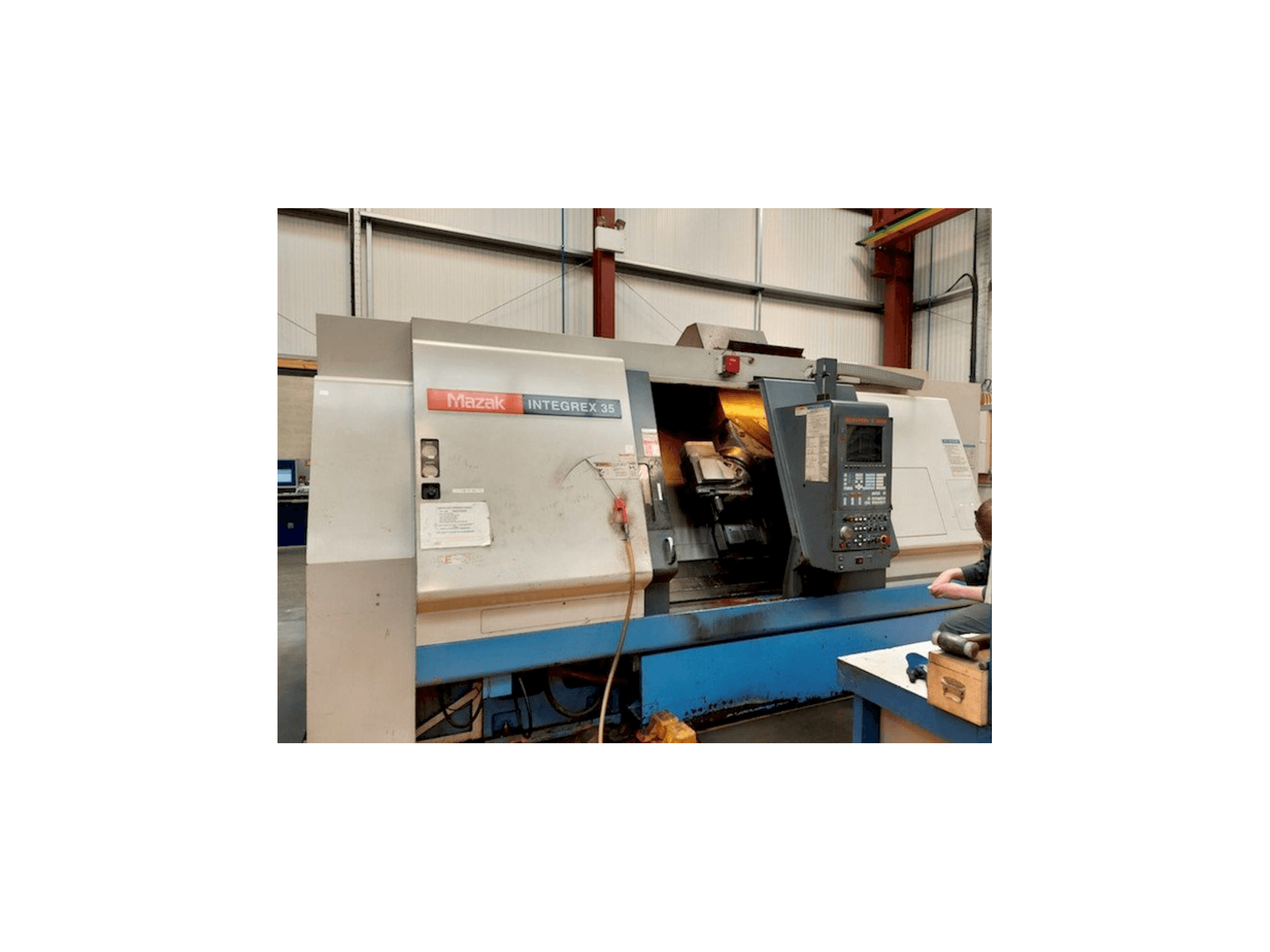 Vista frontale della macchina Mazak INTEGREX 35Y
