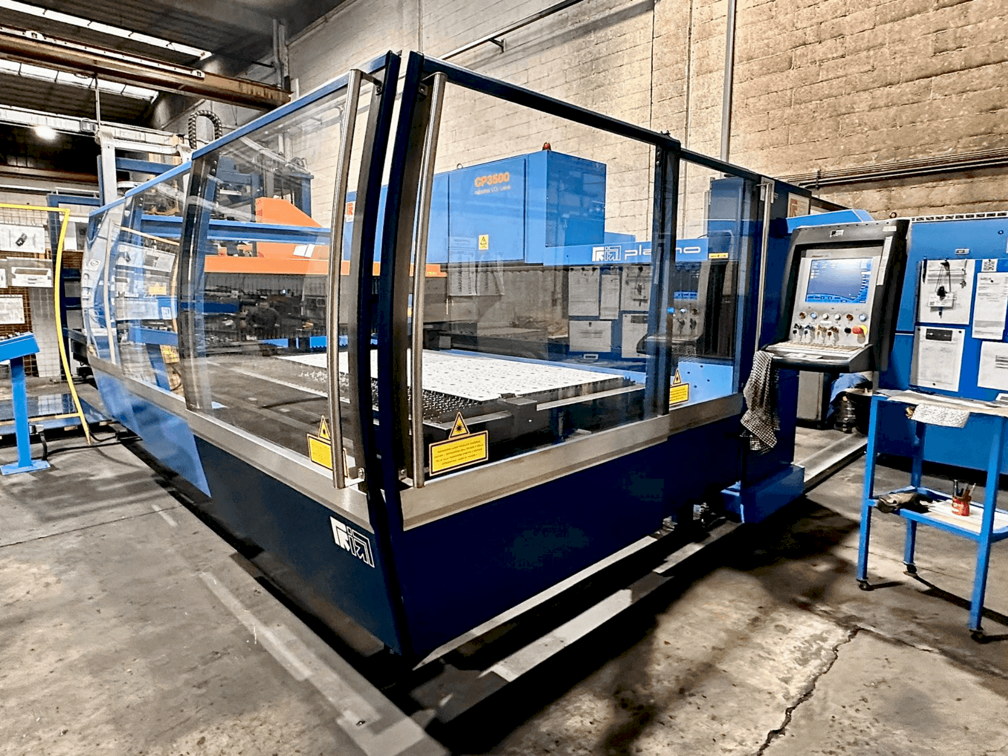 Vista frontale della macchina Prima Industrie Platino 1530