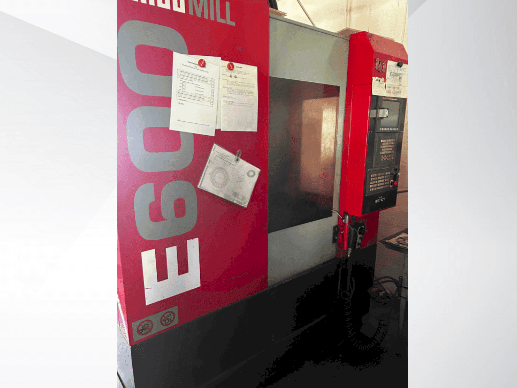 Vista frontale della macchina EMCO E600