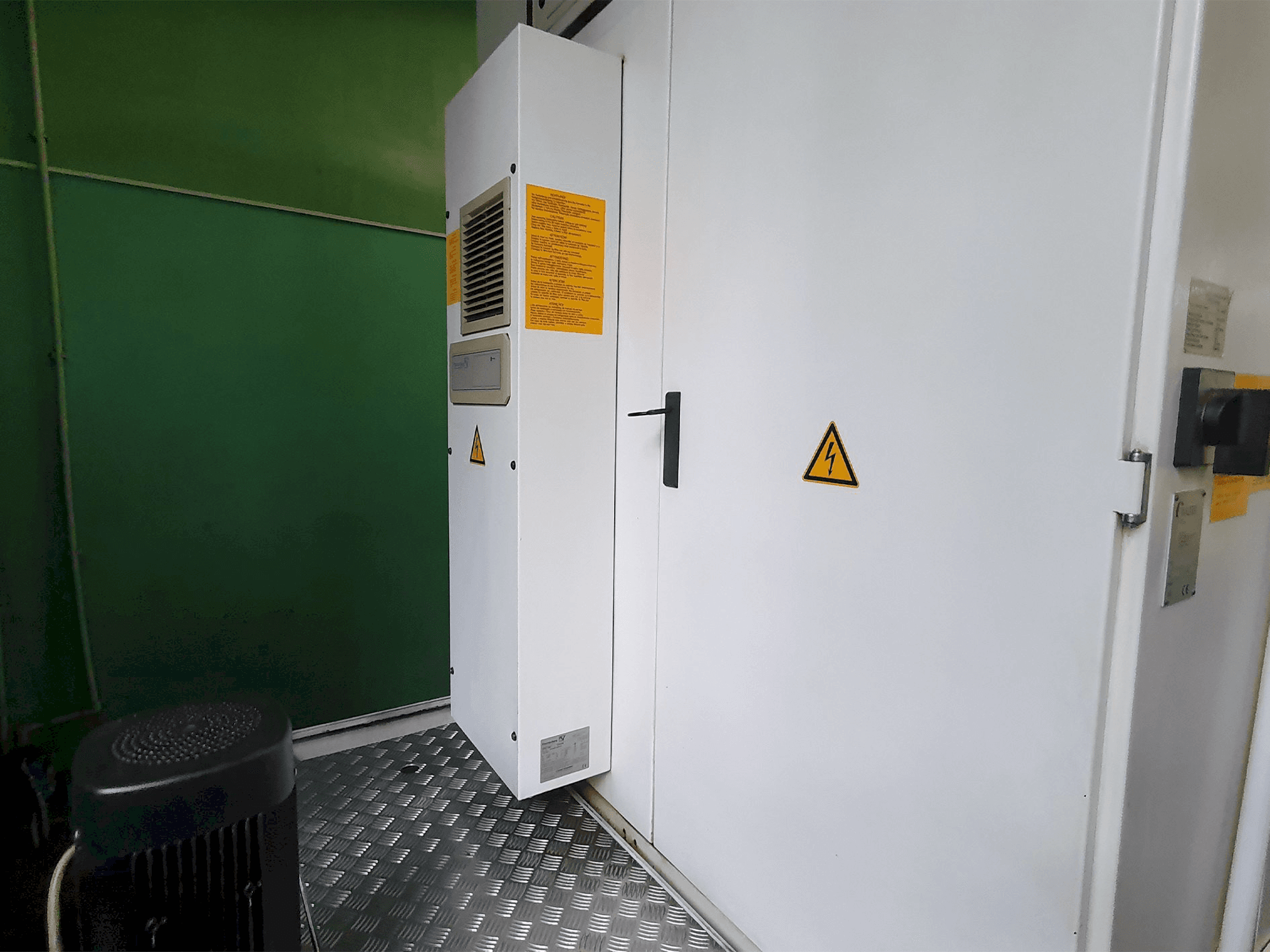 Vista posteriore della macchina Walter Helitronic Power