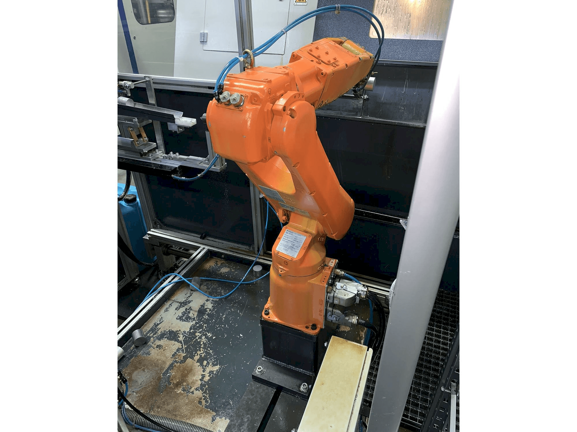 Vista frontale della macchina Yaskawa Motoman YR-MH005LS-A12