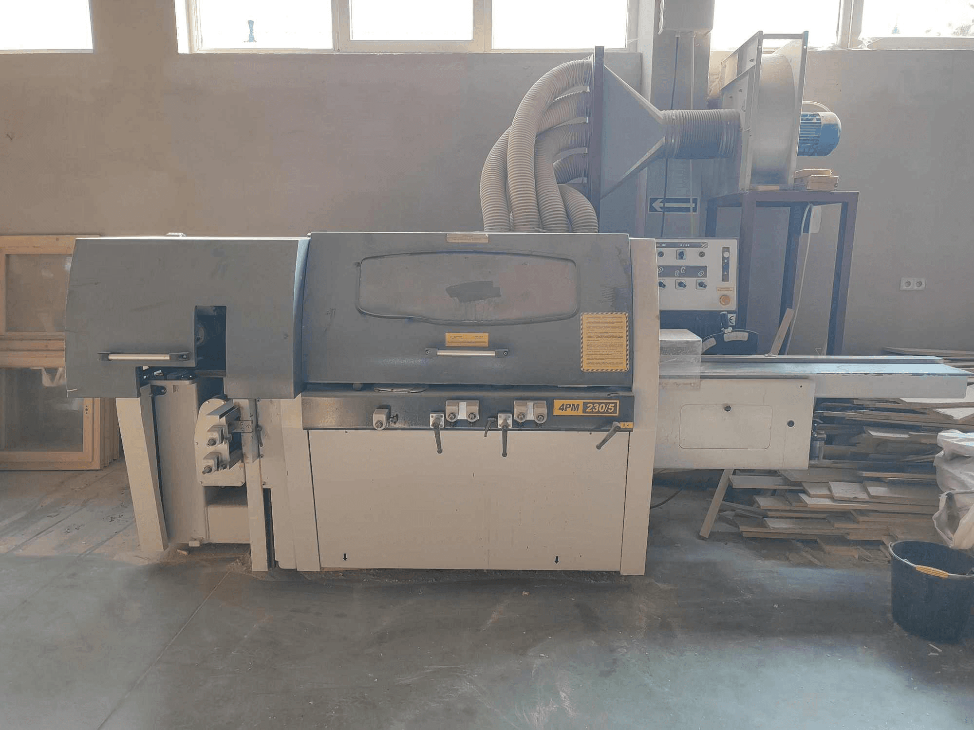 Vista frontale della macchina HASKOVO 4PM-230/5