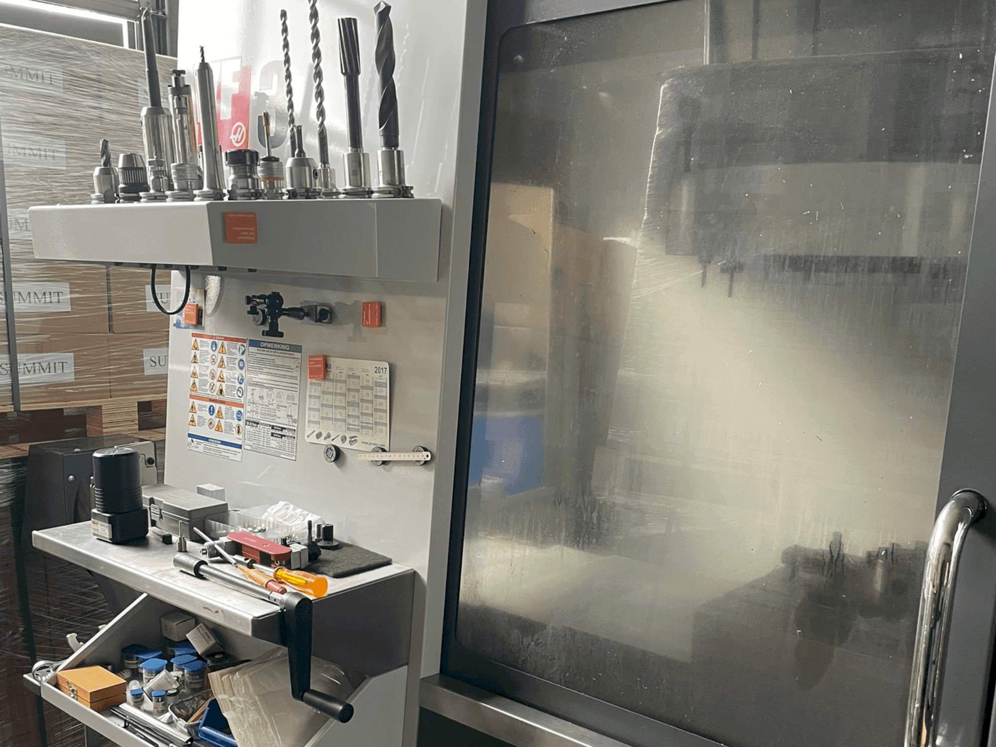 Vista frontale della macchina HAAS VF-3