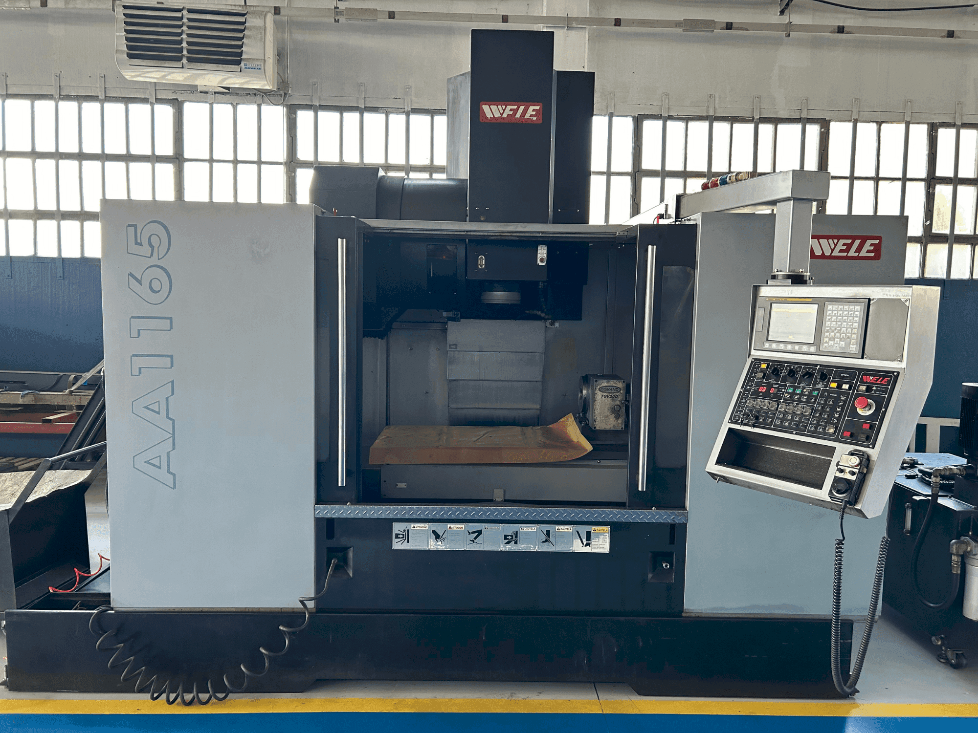 Vista frontale della macchina Wele AA1165