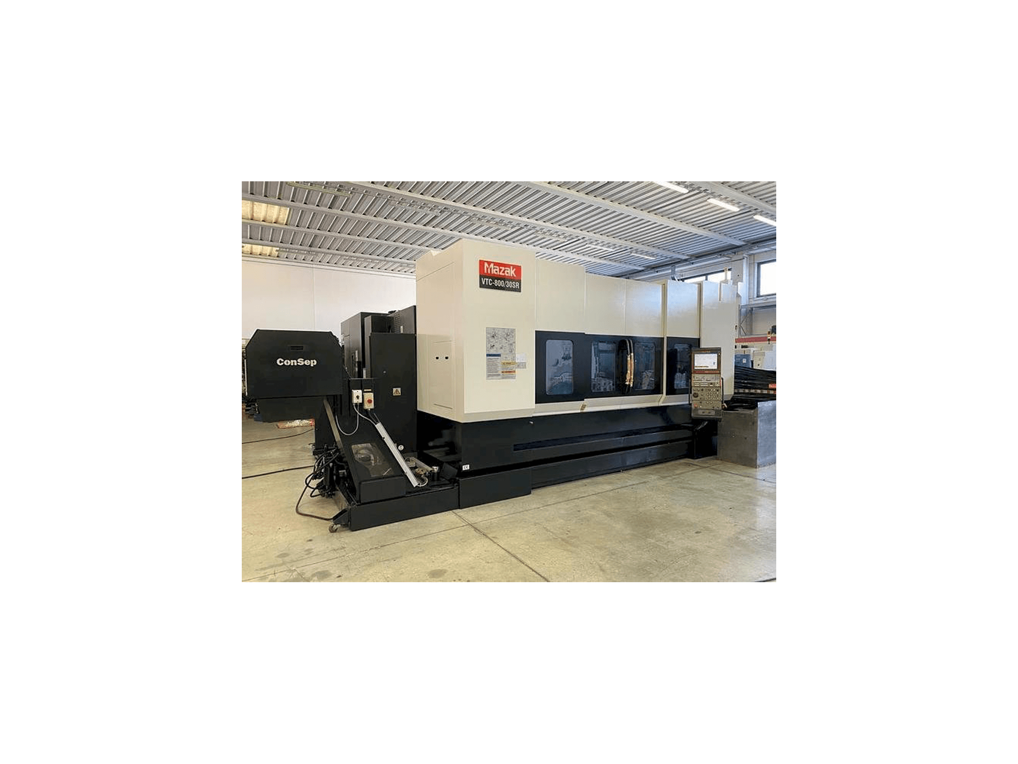 Vista frontale della macchina Mazak VTC 800/30 SR