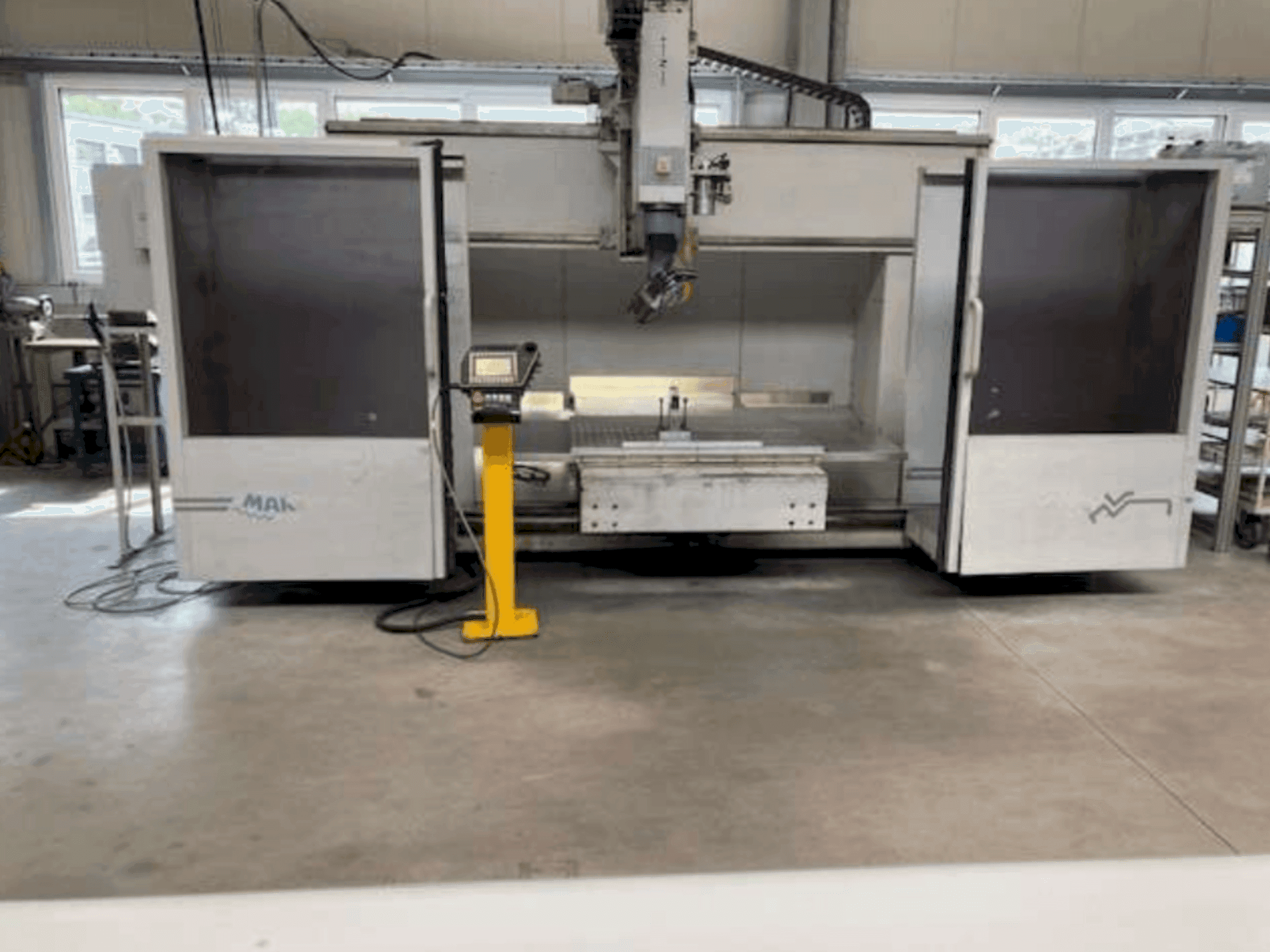 Vista frontale della macchina MAKA MK 7s