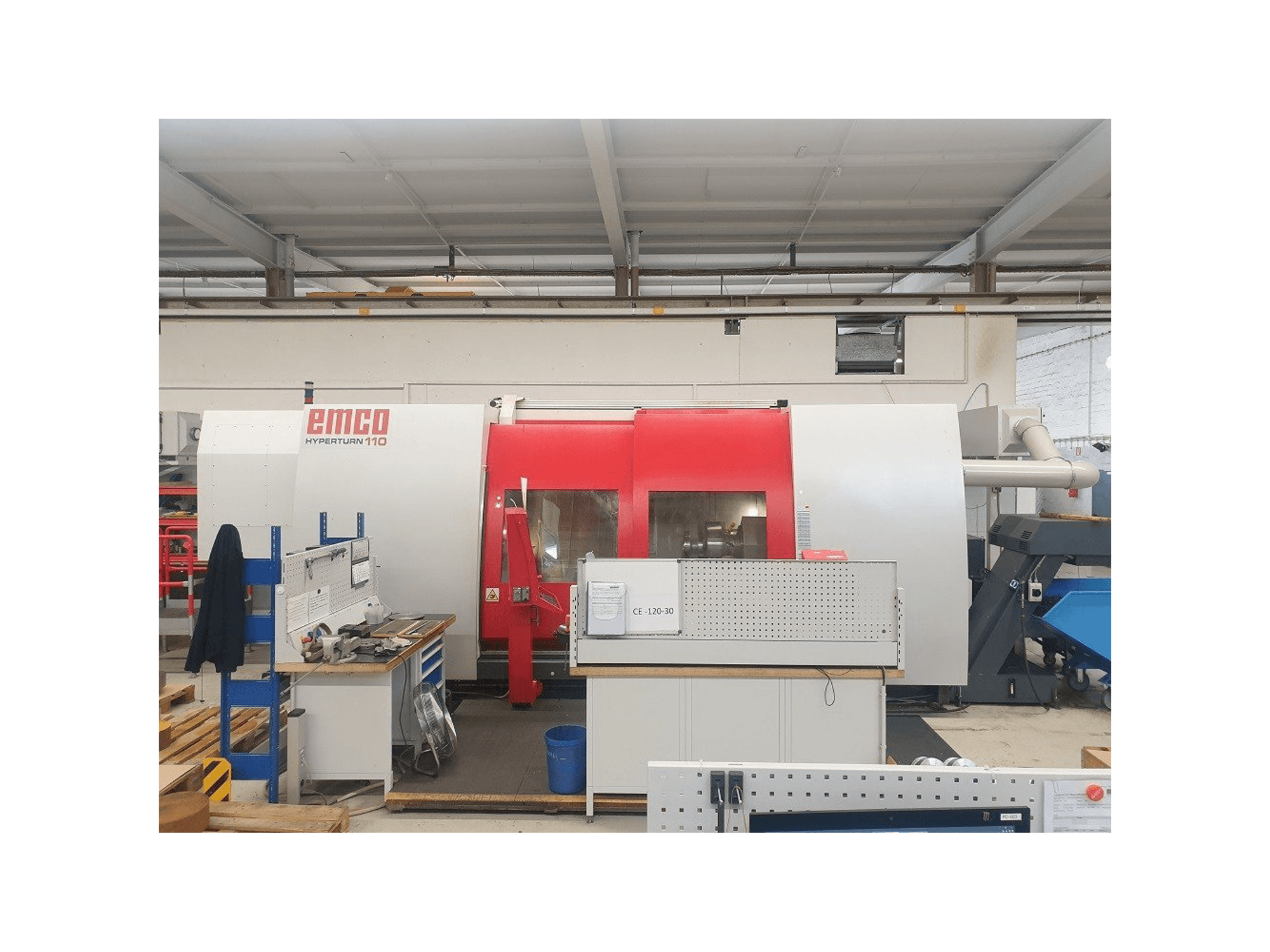 Vista frontale della macchina EMCO Hyperturn 110