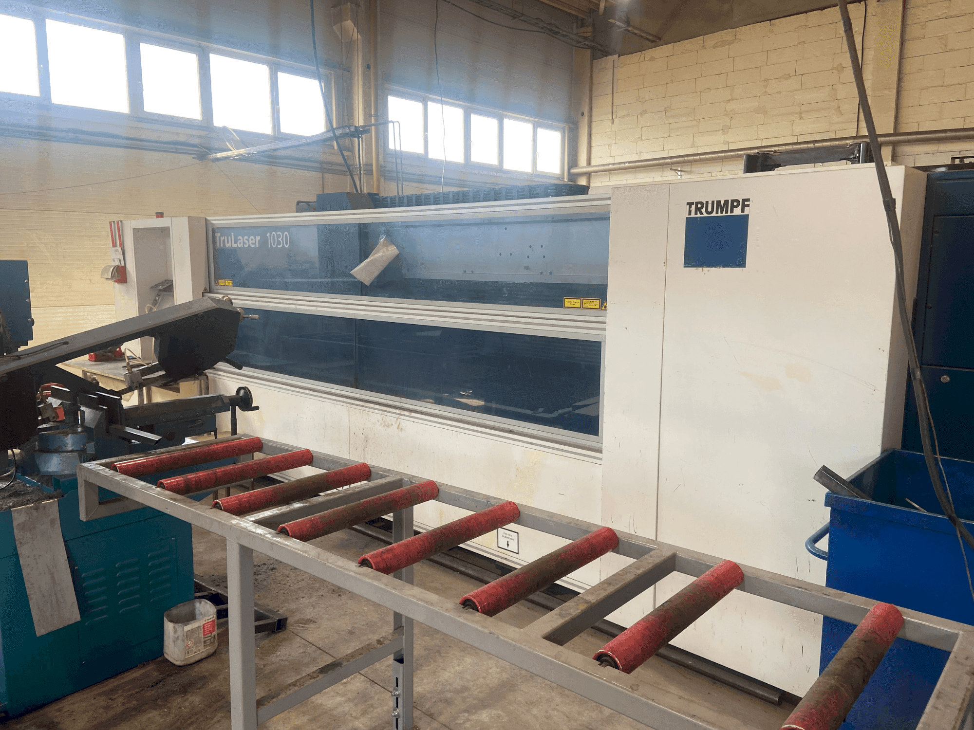Vista frontale della macchina TRUMPF TruLaser 1030