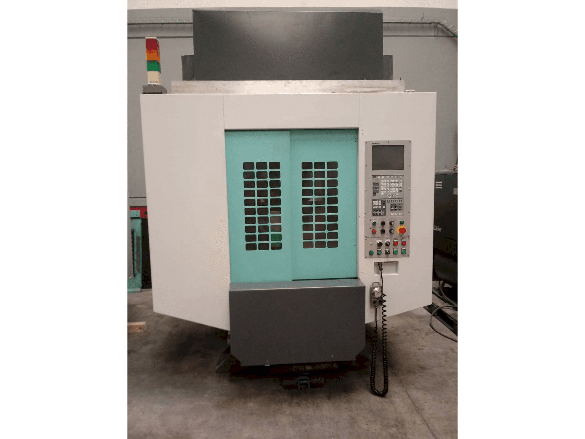 Vista frontale della macchina Brother TC-S2DN-O