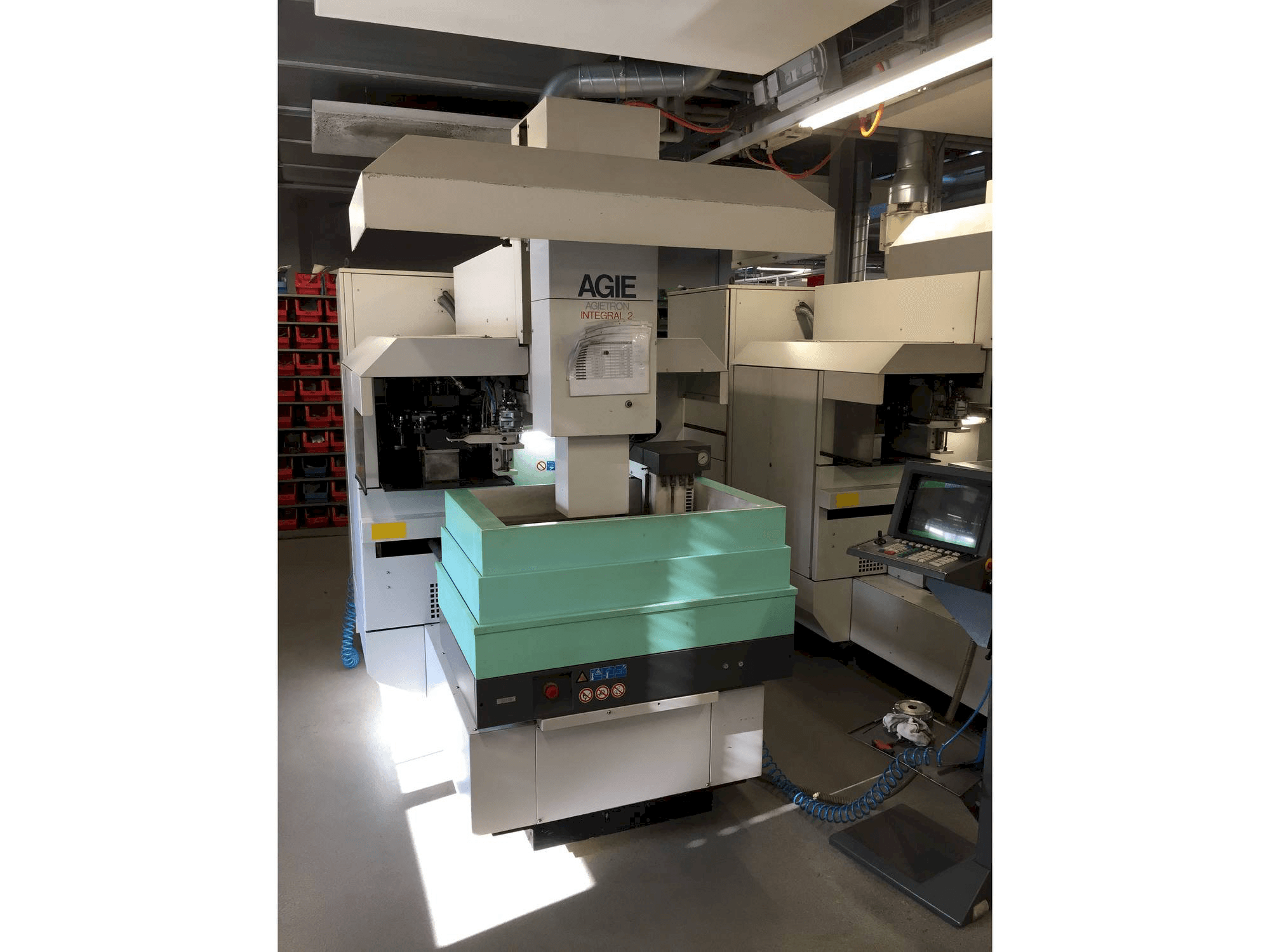 Vista frontale della macchina AGIE INTEGRAL 2