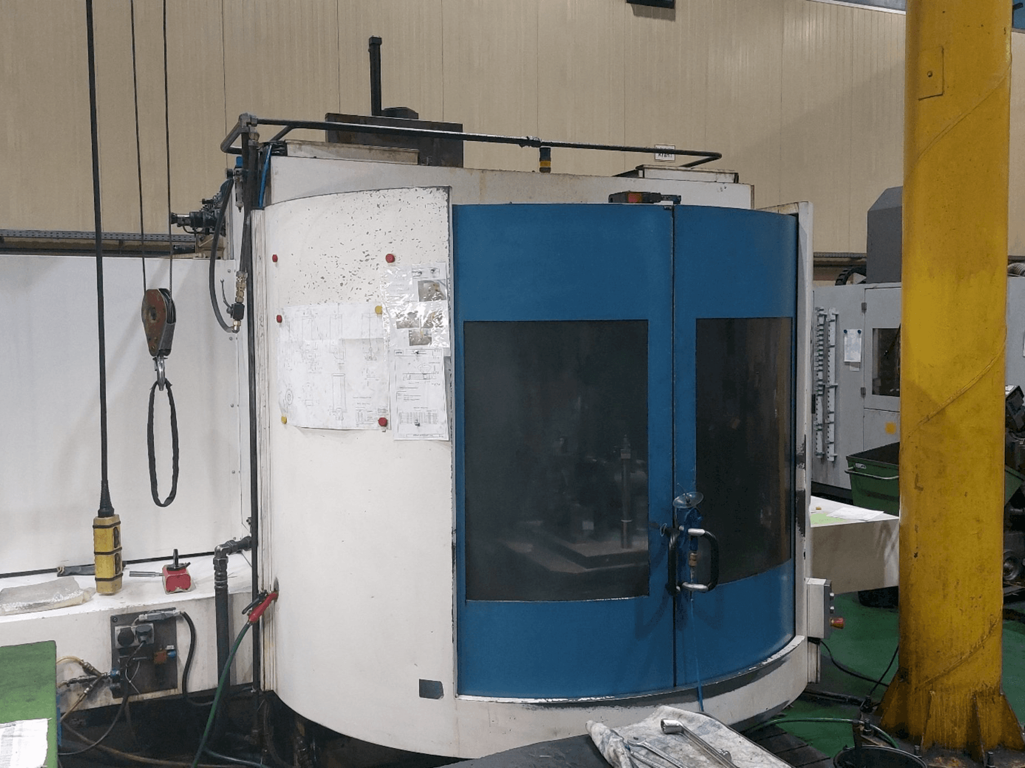 Vista frontale della macchina Heckert CWK630