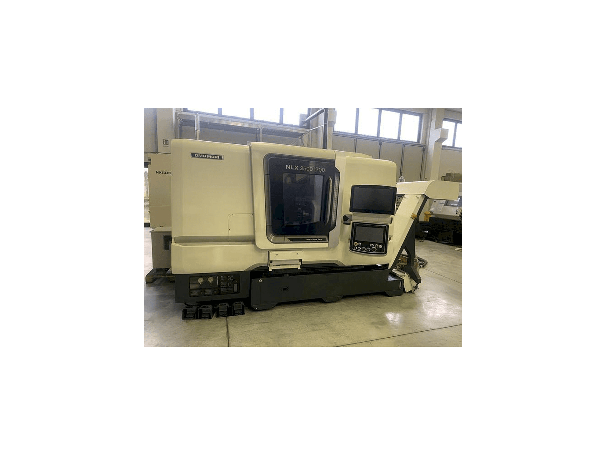 Vista frontale della macchina DMG MORI NLX 2500SY