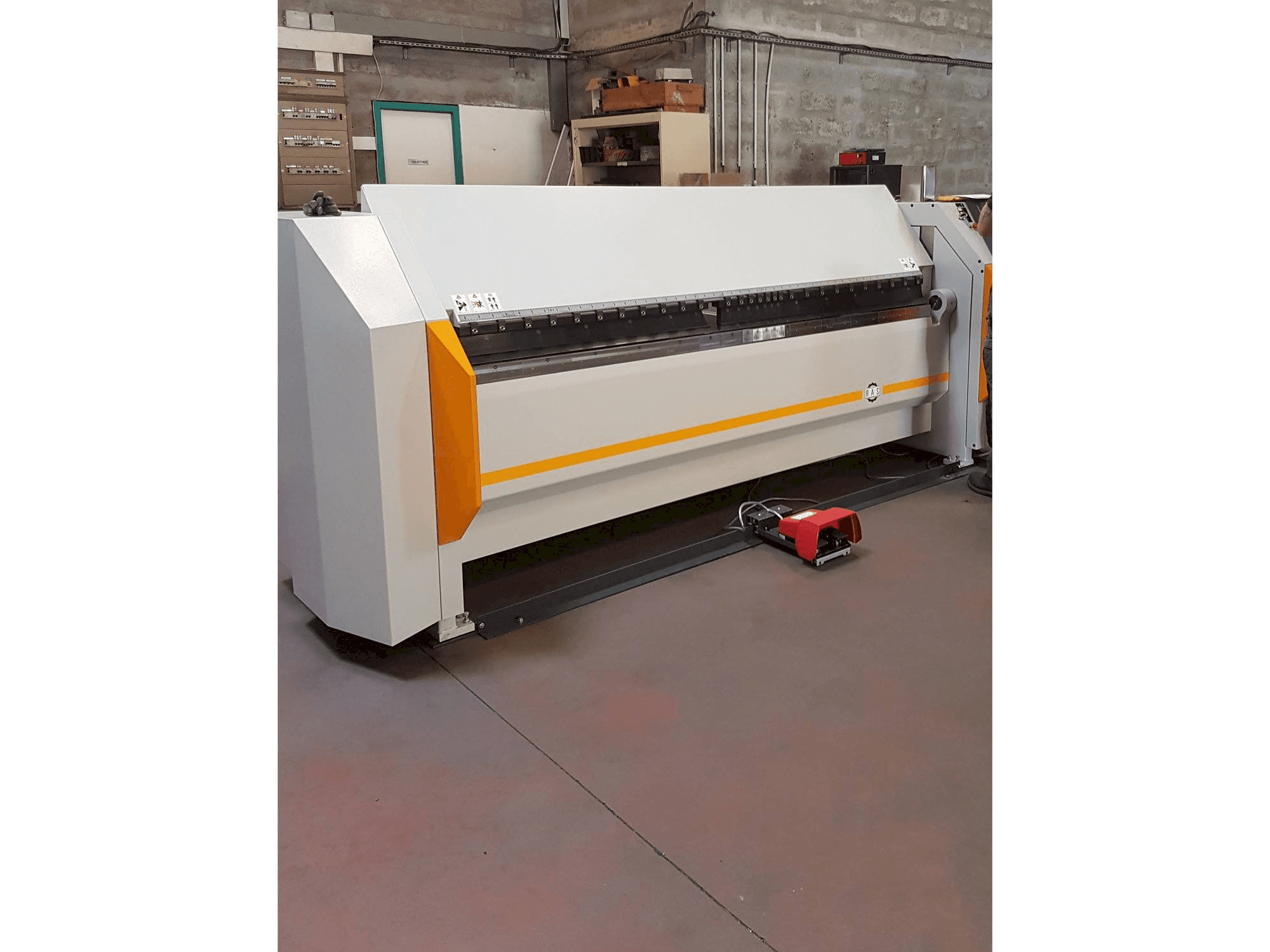 Vista frontale della macchina RAS 62.25 TURBObend Plus