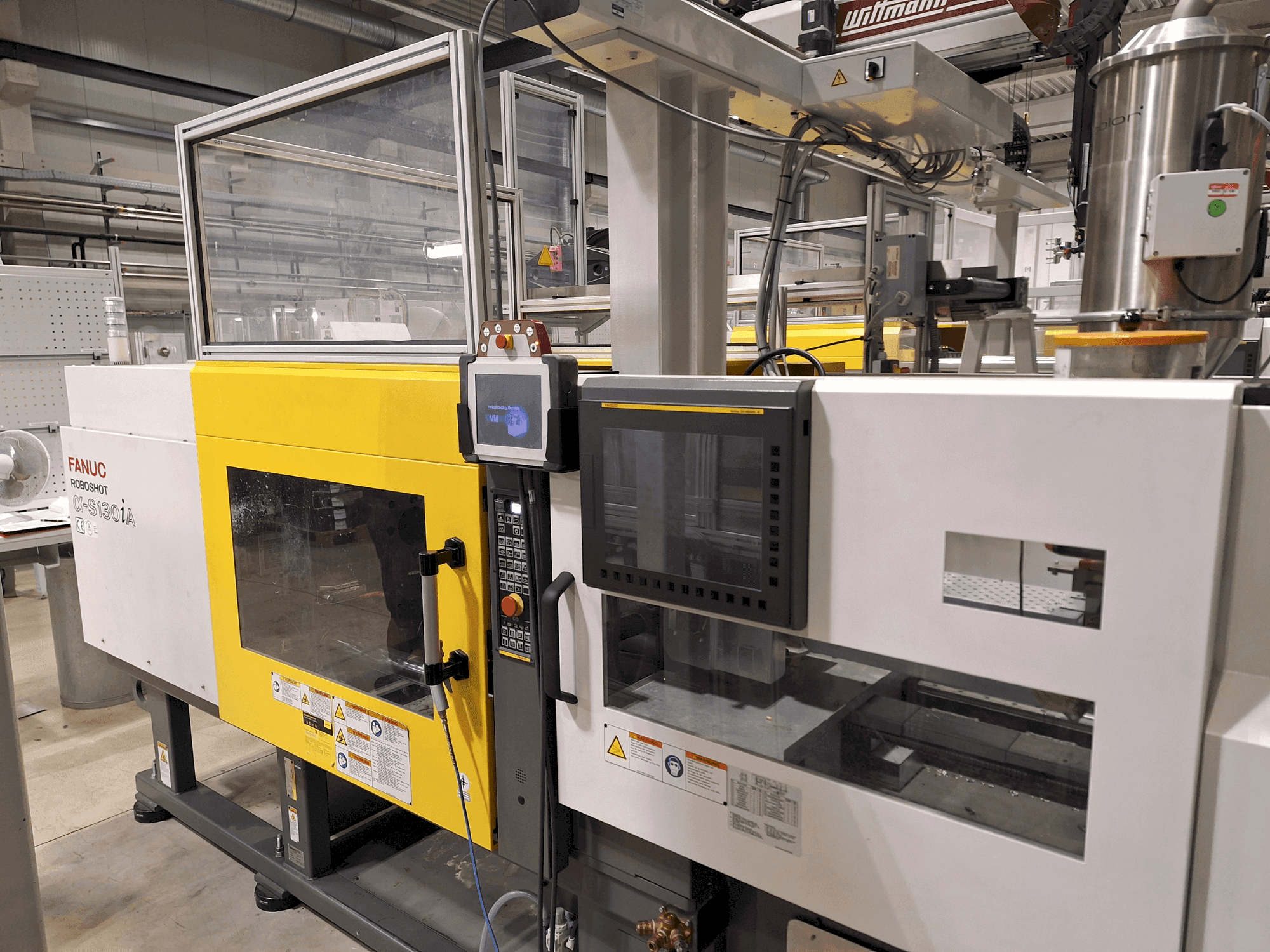 Vista frontale della macchina FANUC Roboshot S130iA