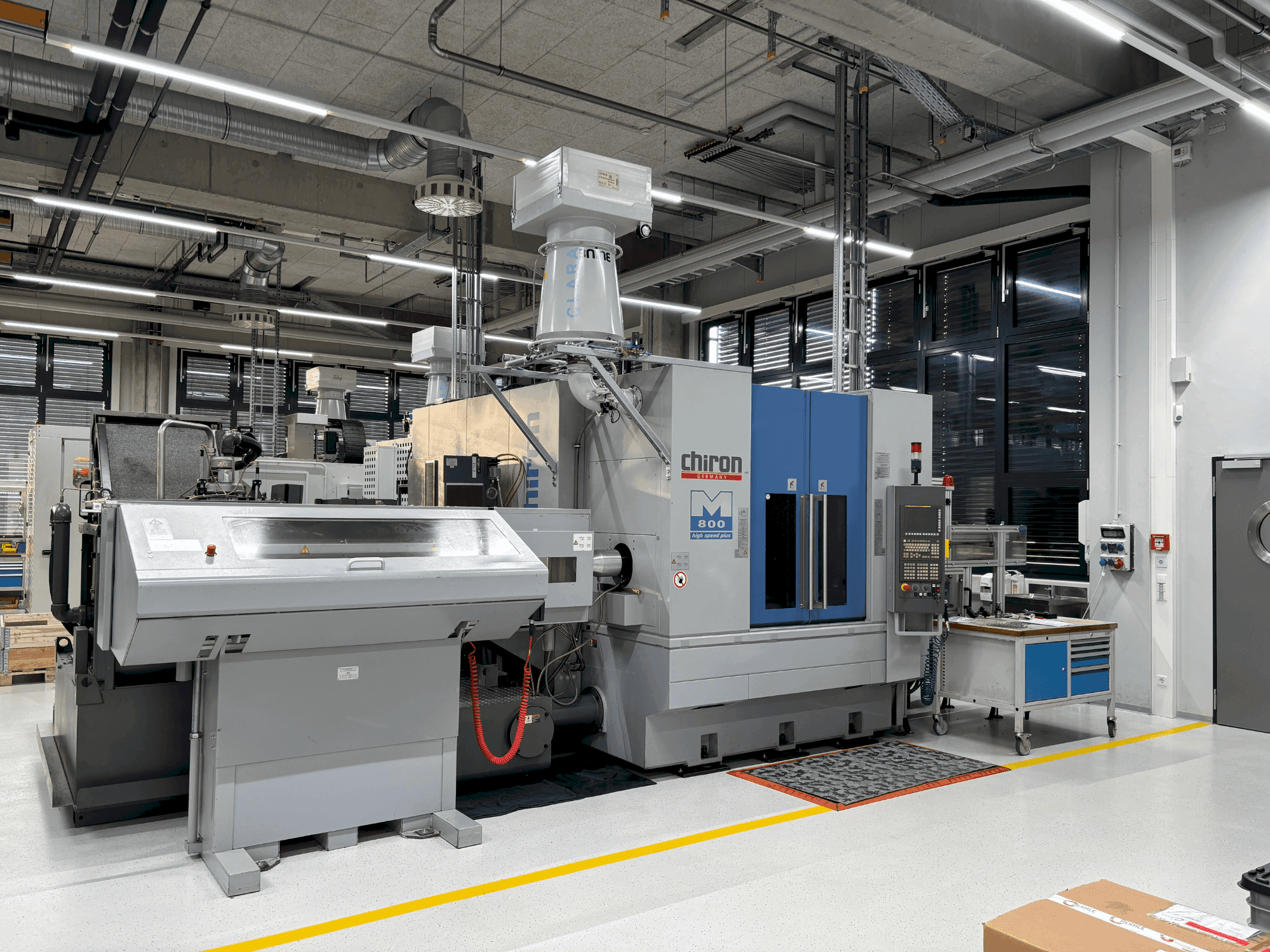 Vista frontale della macchina CHIRON Mill 800