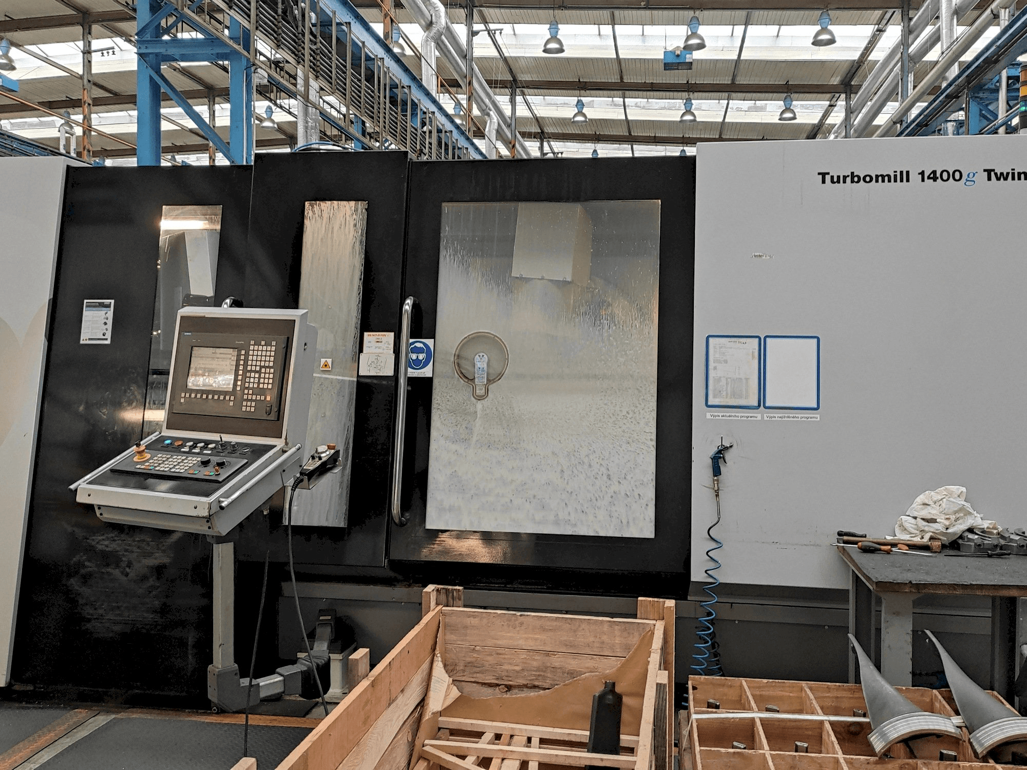 Vista frontale della macchina Liechti Turbomill 1400g Twin