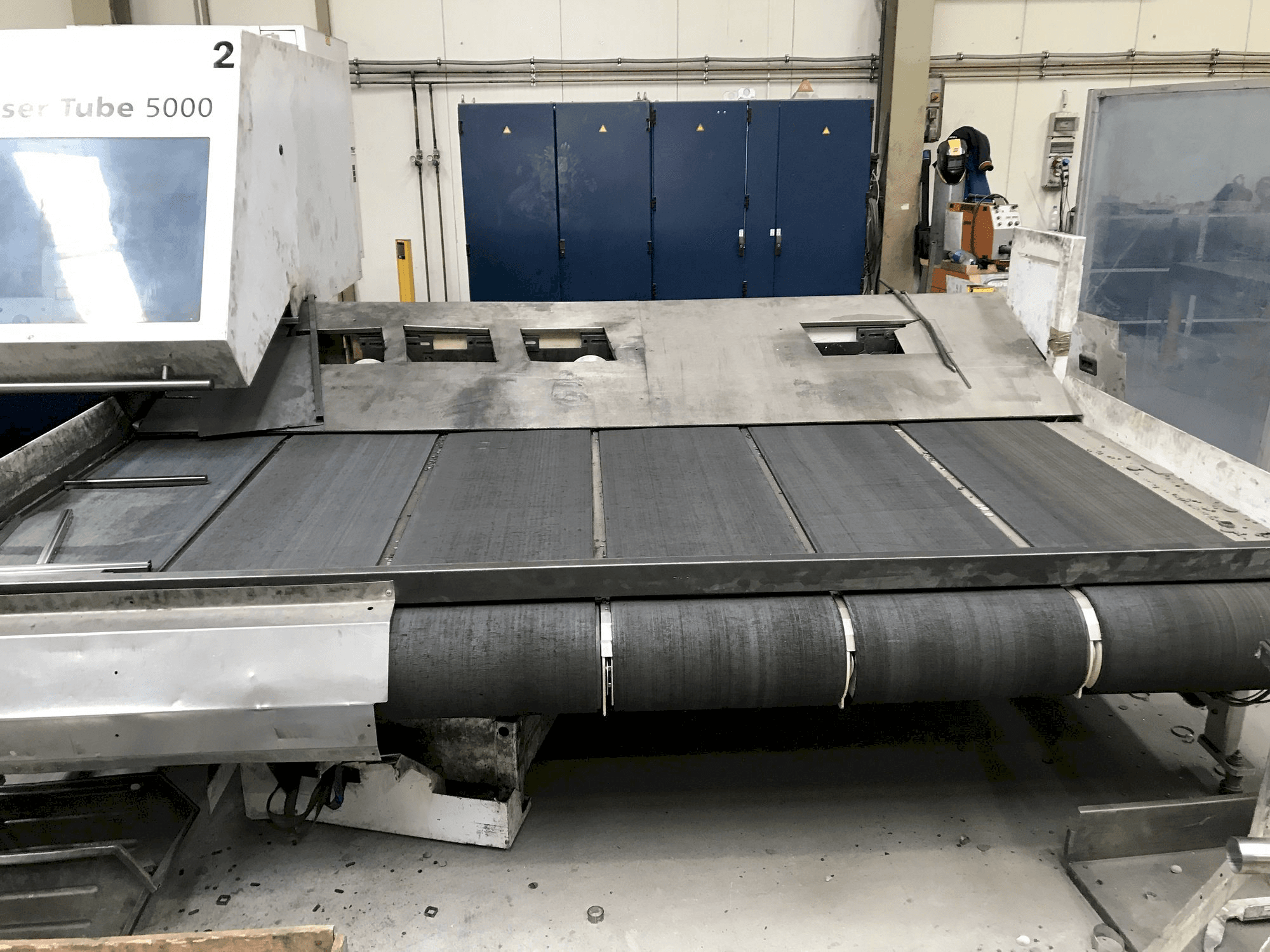 Vista frontale della macchina Trumpf TruLaser Tube 5000