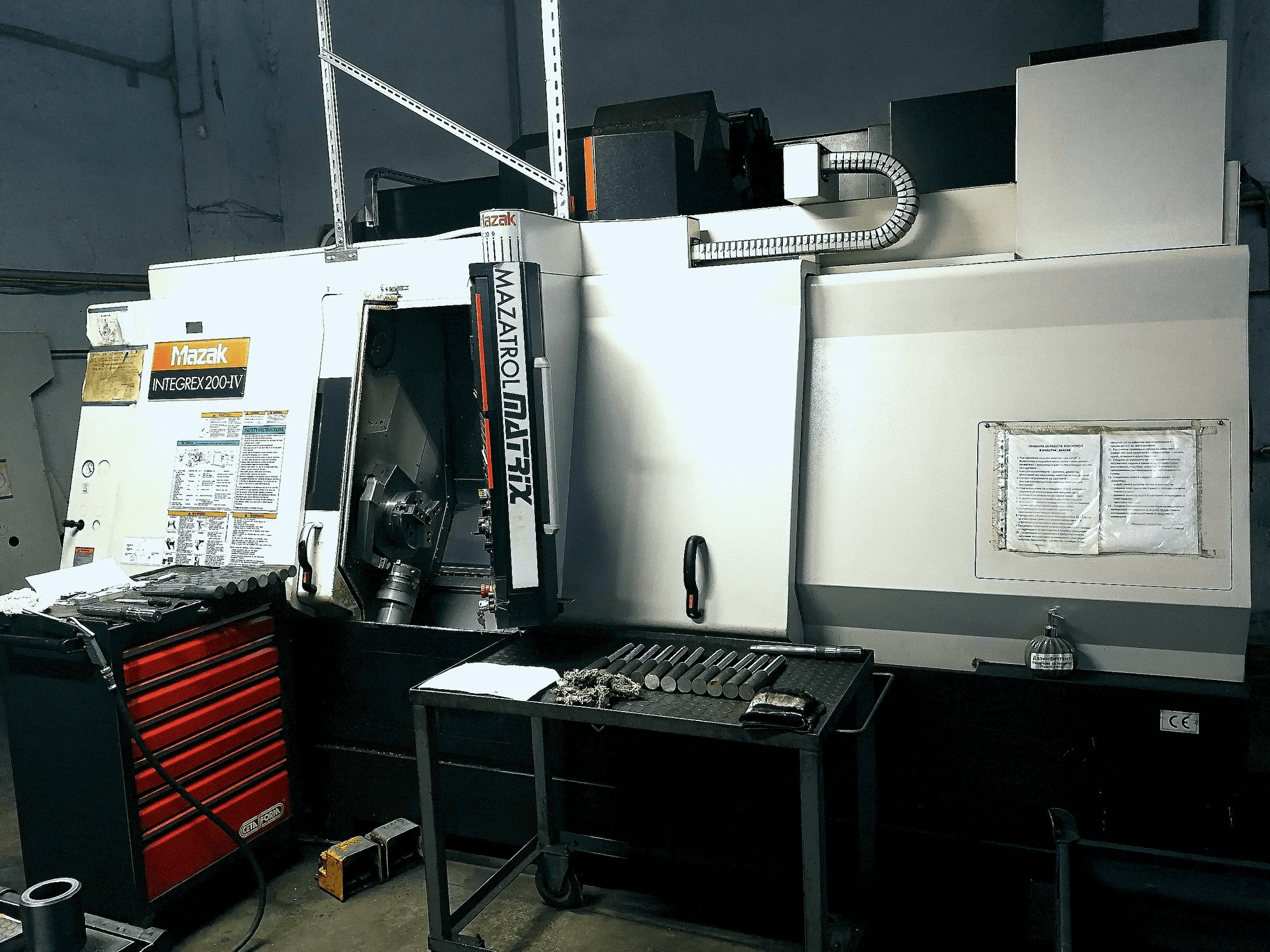 Vista frontale della macchina Mazak INTEGREX 200-IV