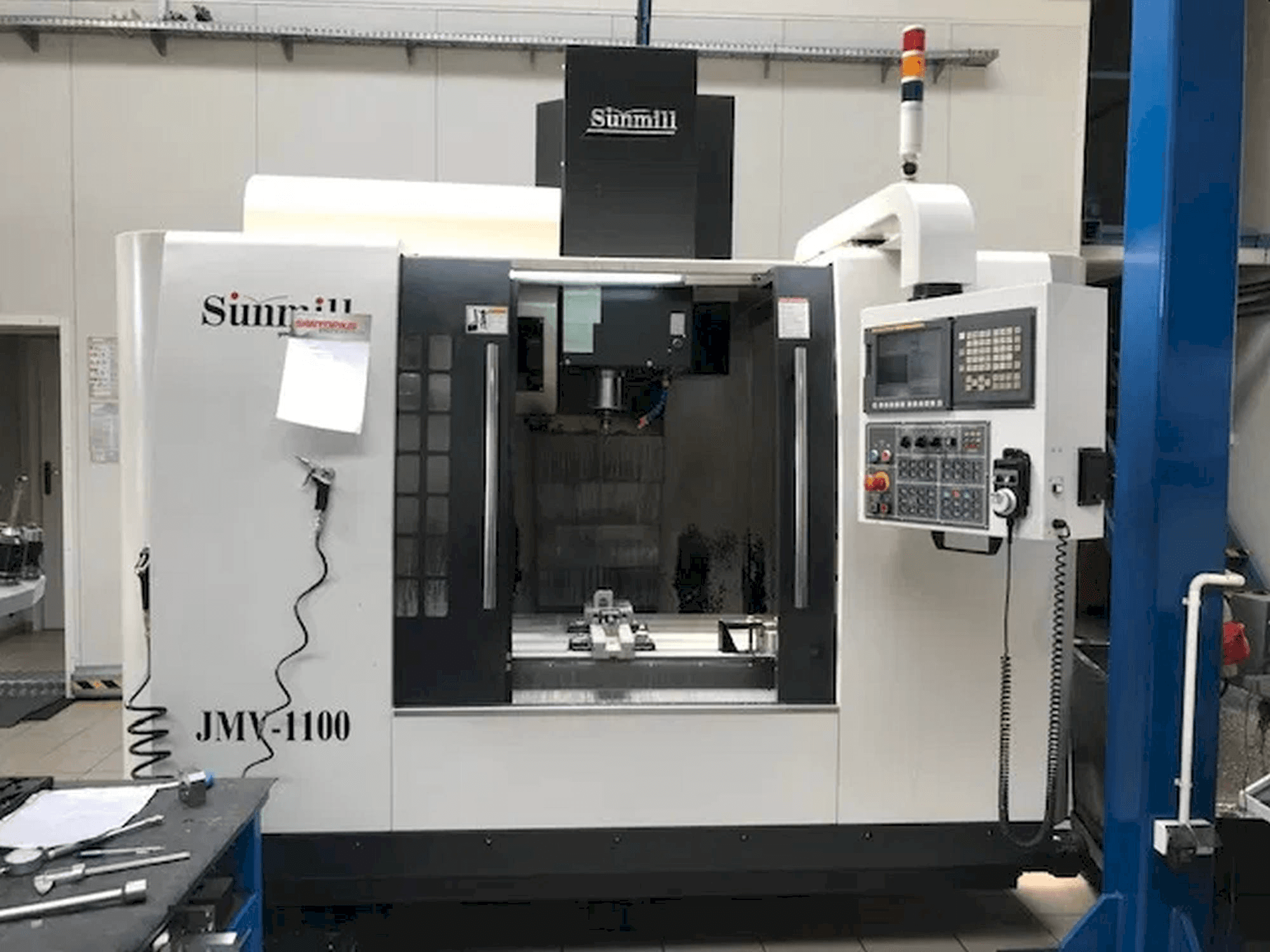 Vista frontale della macchina SUNMILL JMV-1100