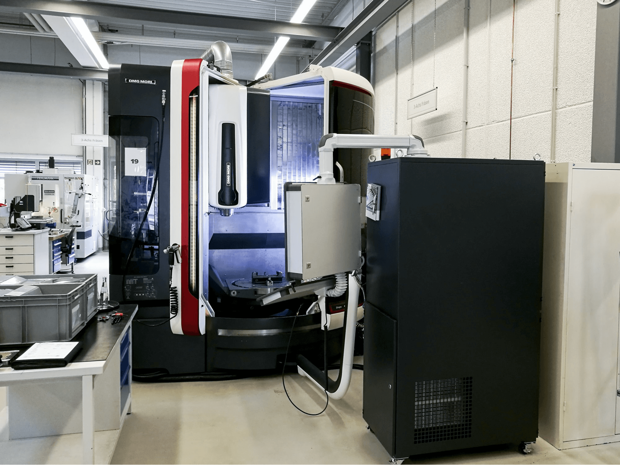 Vista frontale della macchina DMG MORI LASERTEC 65