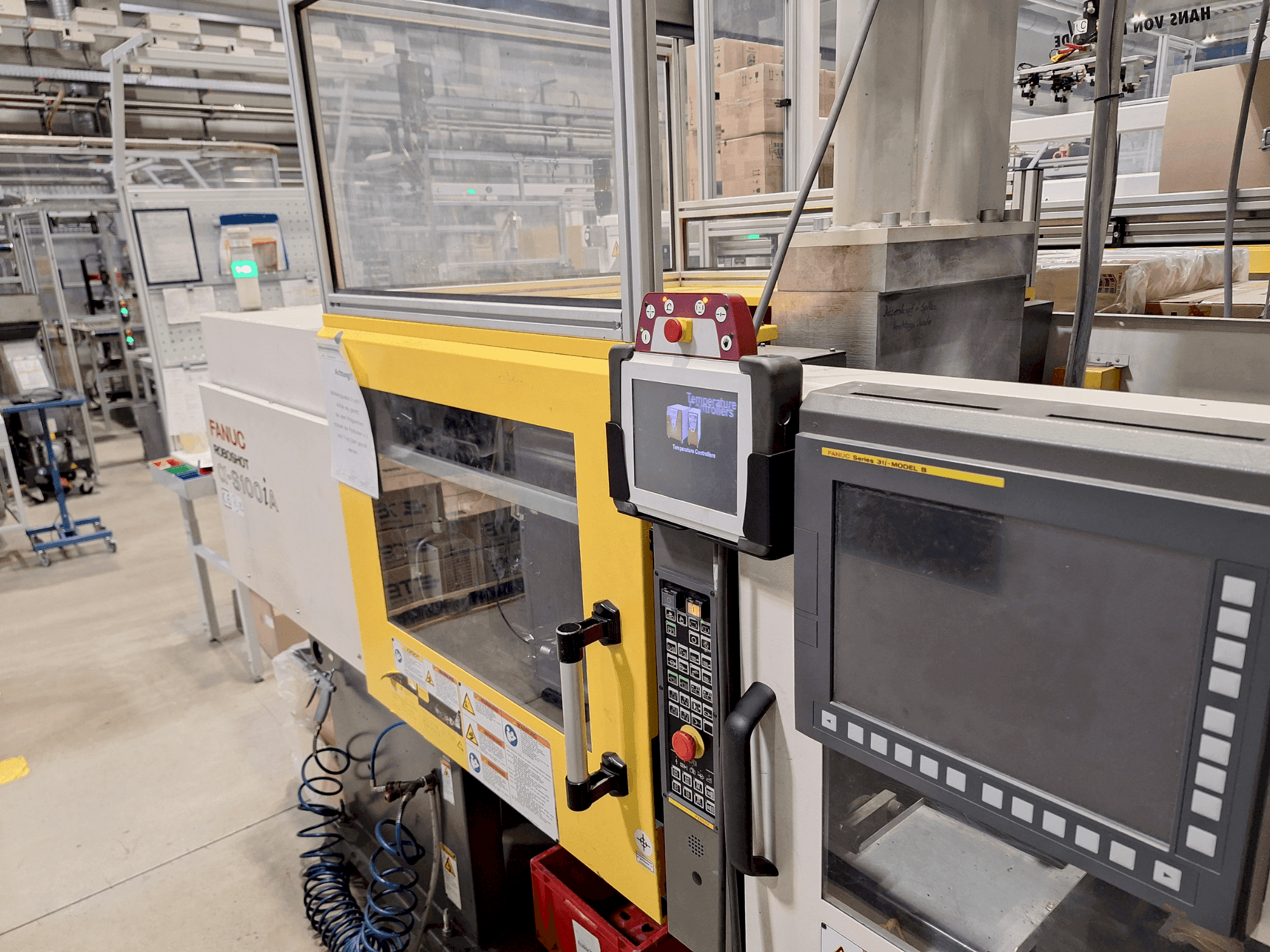 Vista frontale della macchina FANUC Roboshot S100iA