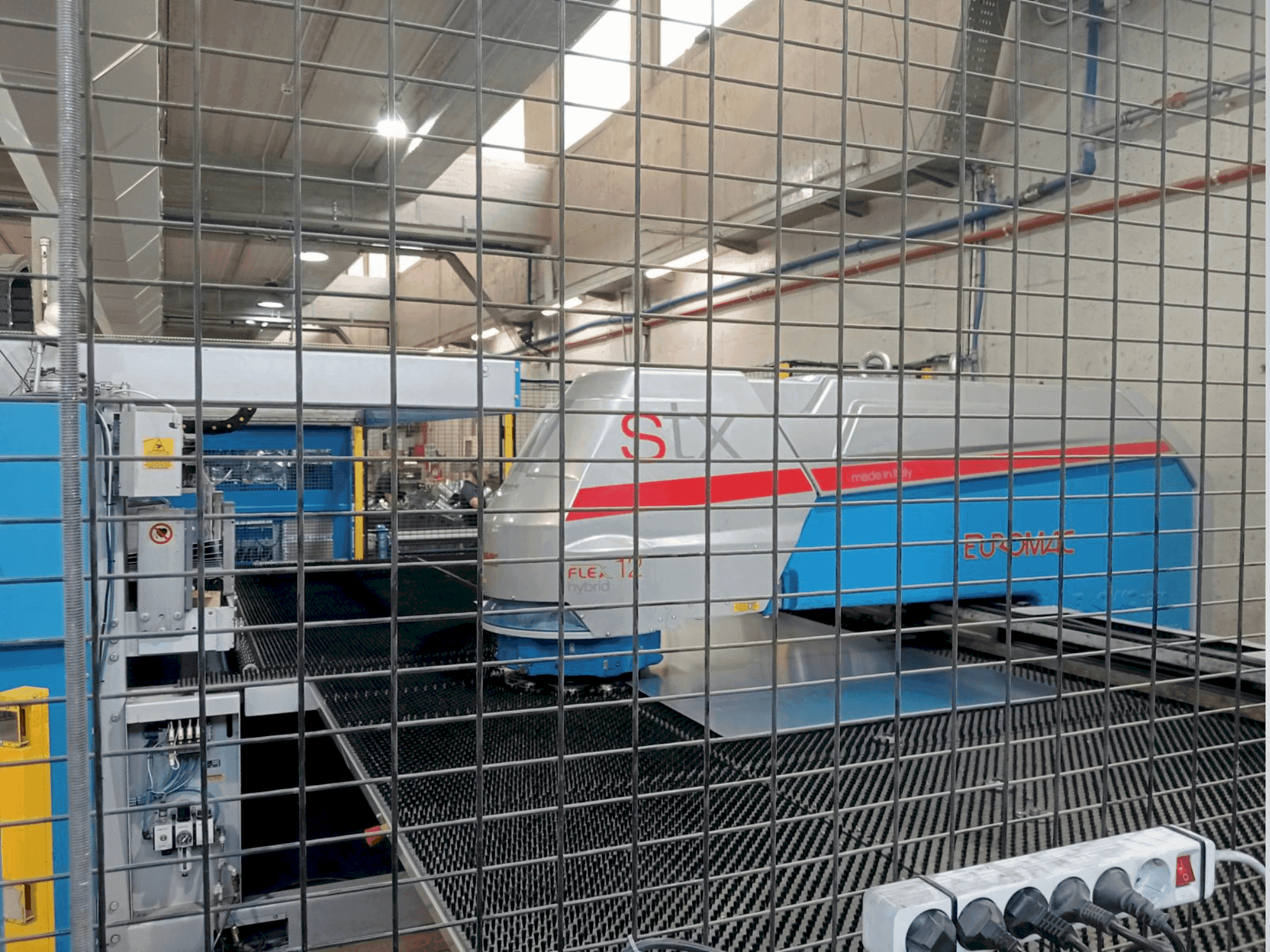 Vista frontale della macchina Euromac 1250 STX Flex 12 Hybrid