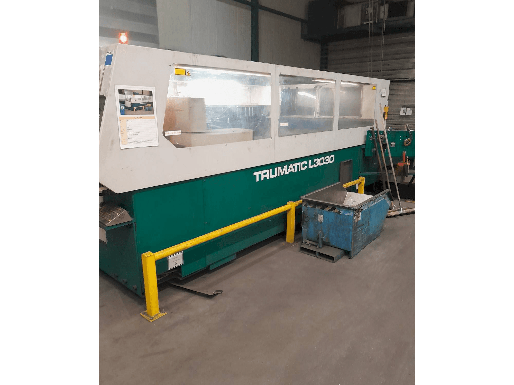 Vista frontale della macchina Trumpf Trumatic L3030