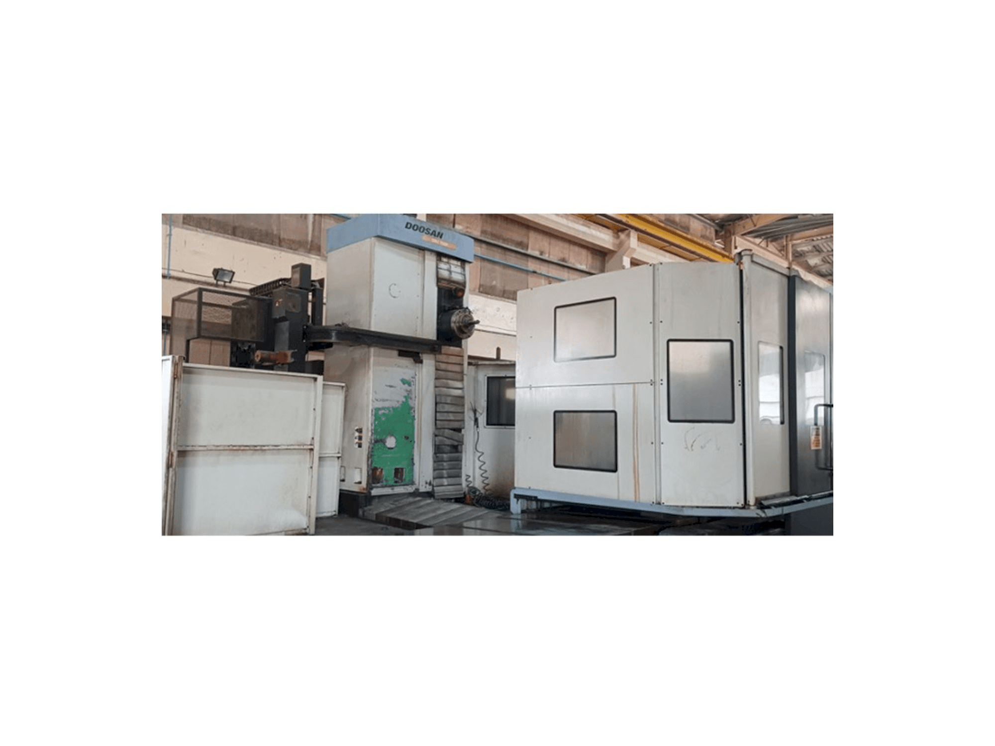 Vista frontale della macchina Doosan DBC 130P