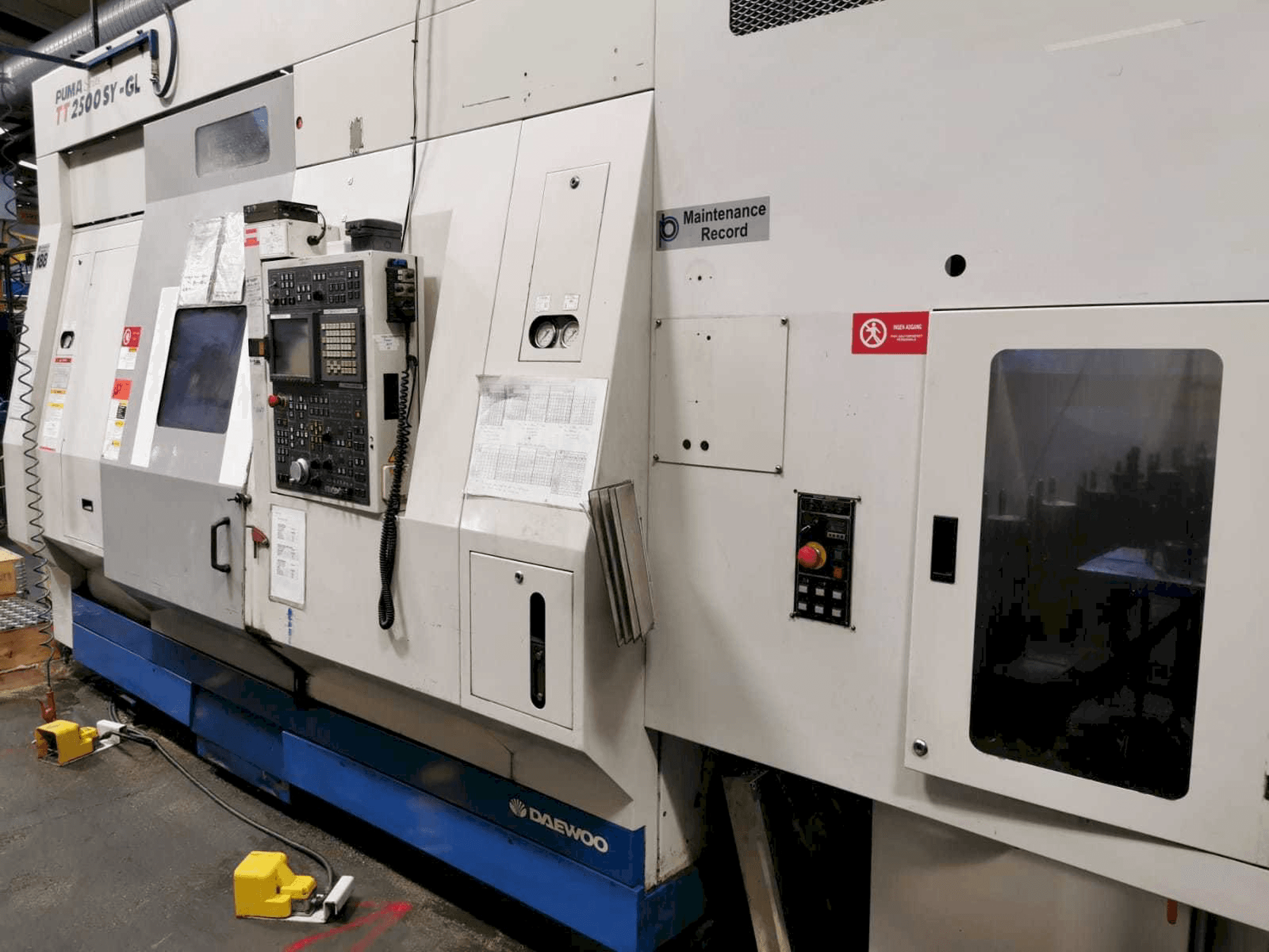 Vista frontale della macchina DAEWOO Puma TT2500SY - GL (2005)