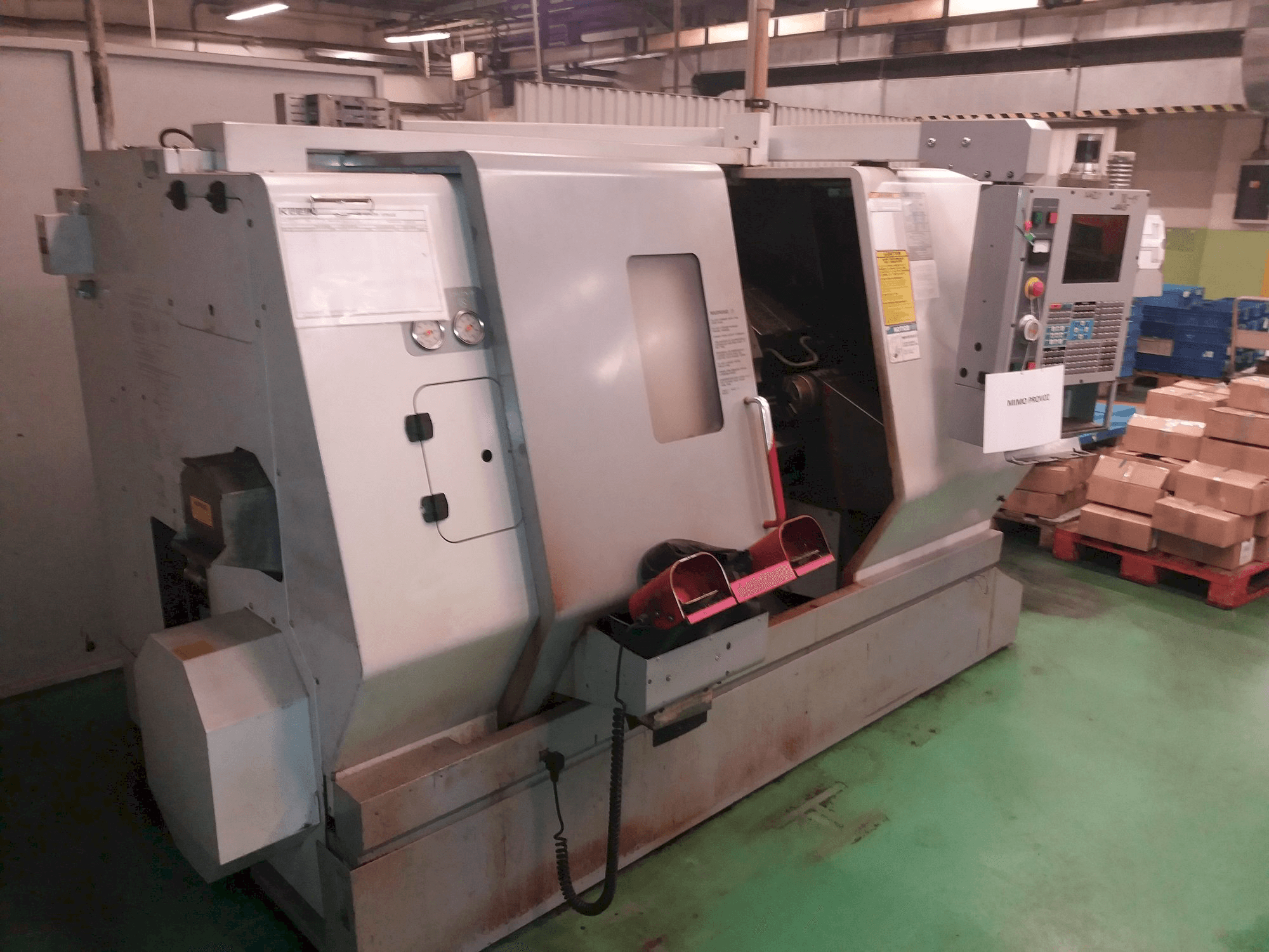 Vista frontale della macchina HAAS TL-15HE