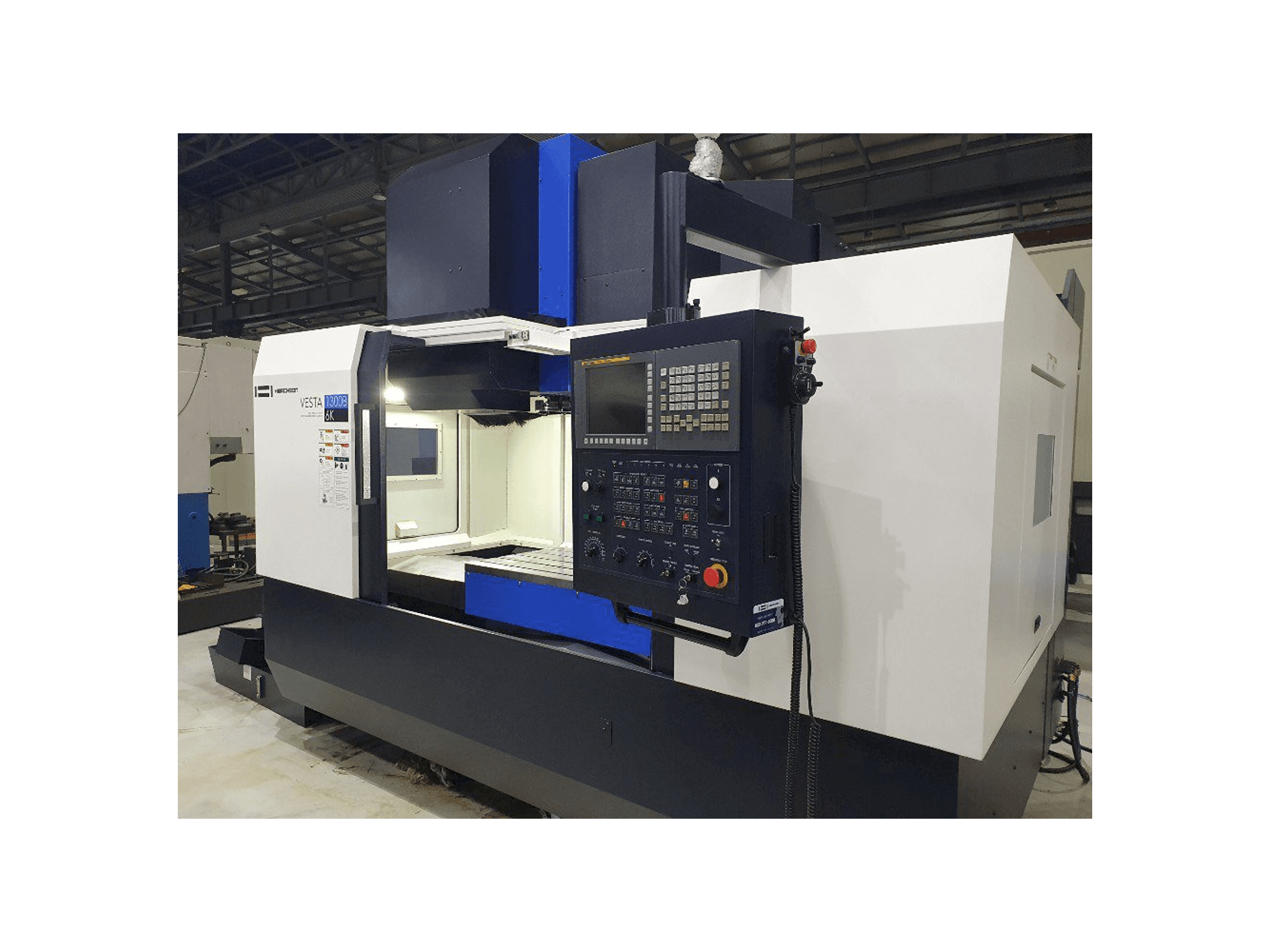 Vista frontale della macchina HWACHEON VESTA-1300B