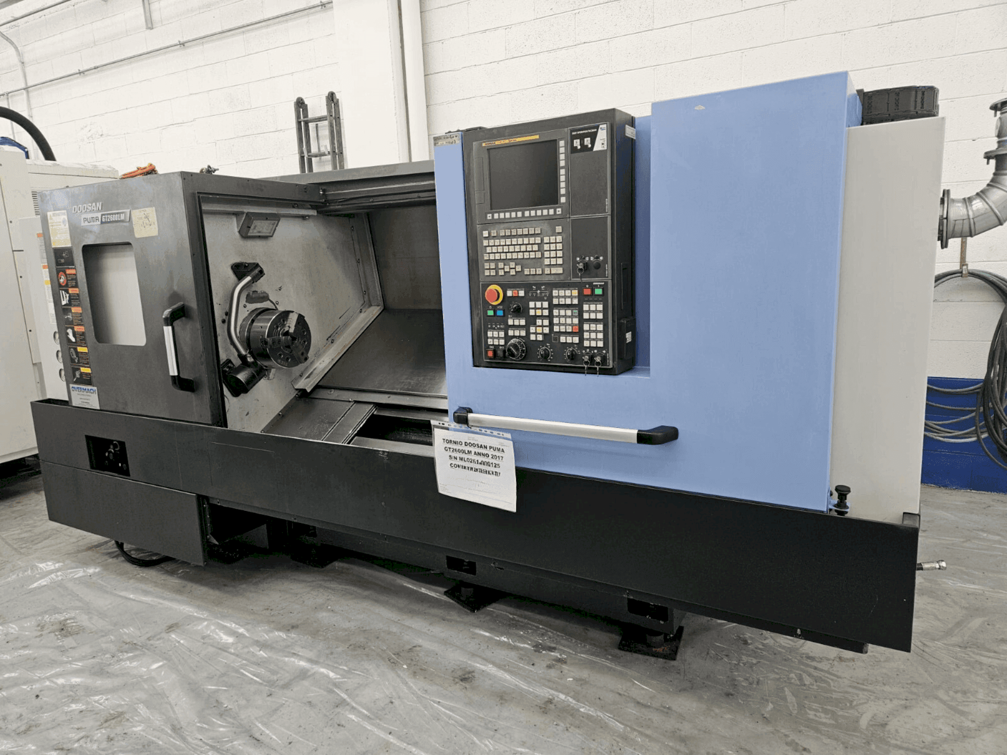 Vista frontale della macchina DOOSAN PUMA GT2600LM