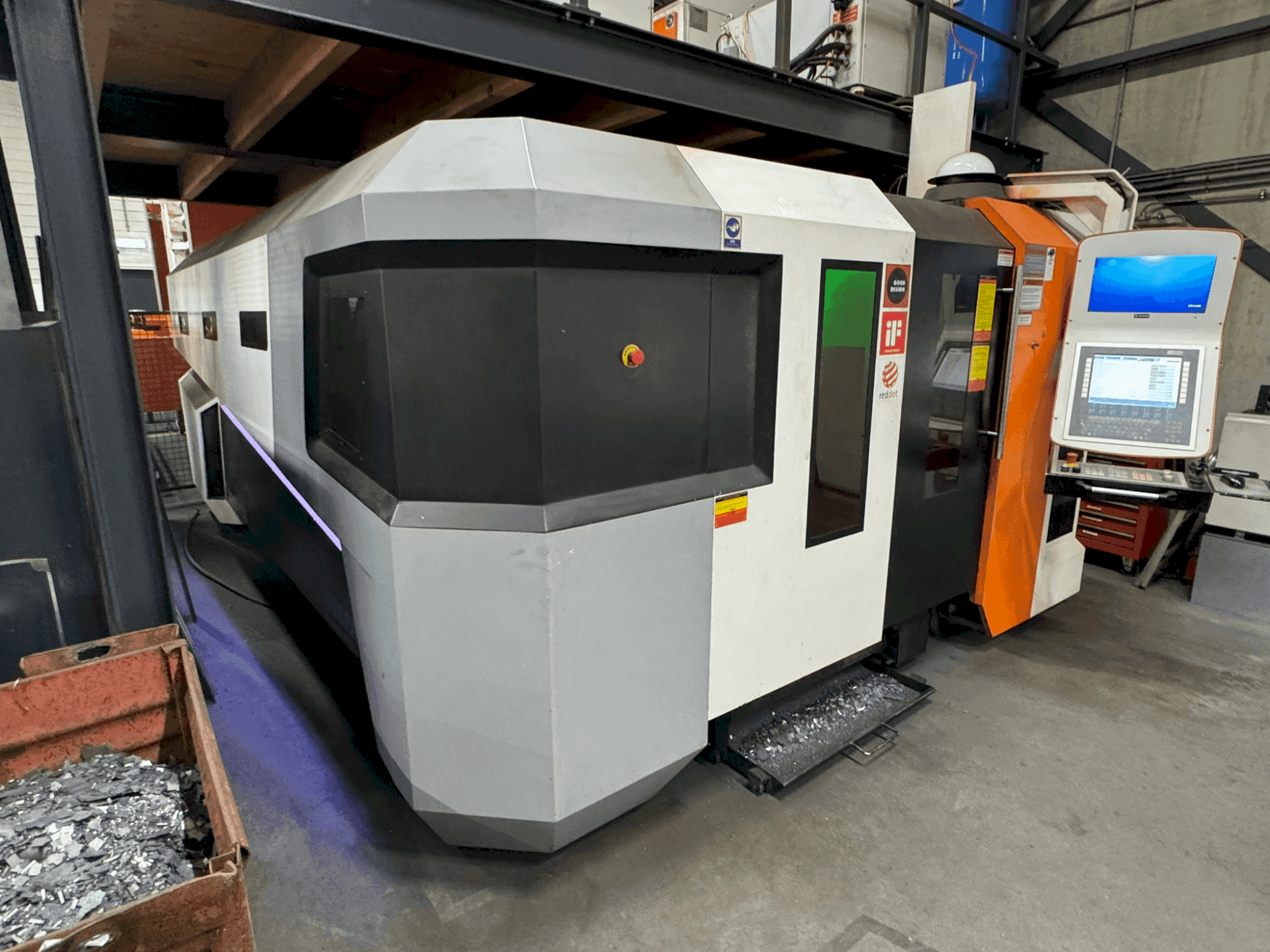 Vista frontale della macchina ERMAKSAN Fibermak Momentum Gen-3 4,0,kW