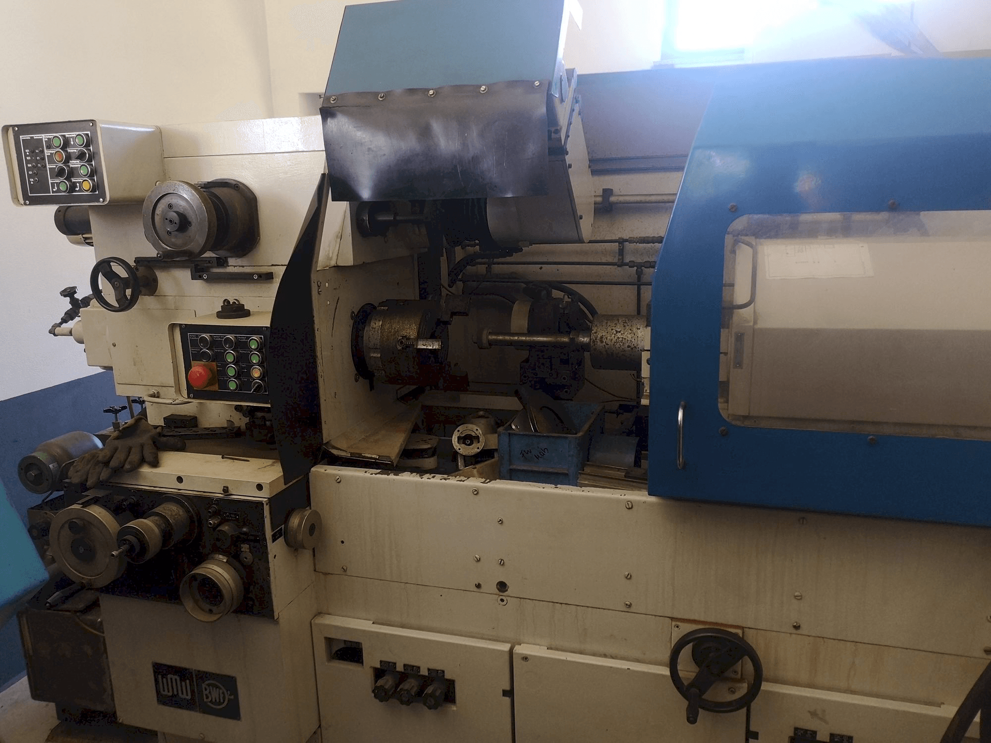 Vista frontale della macchina WMW SI4