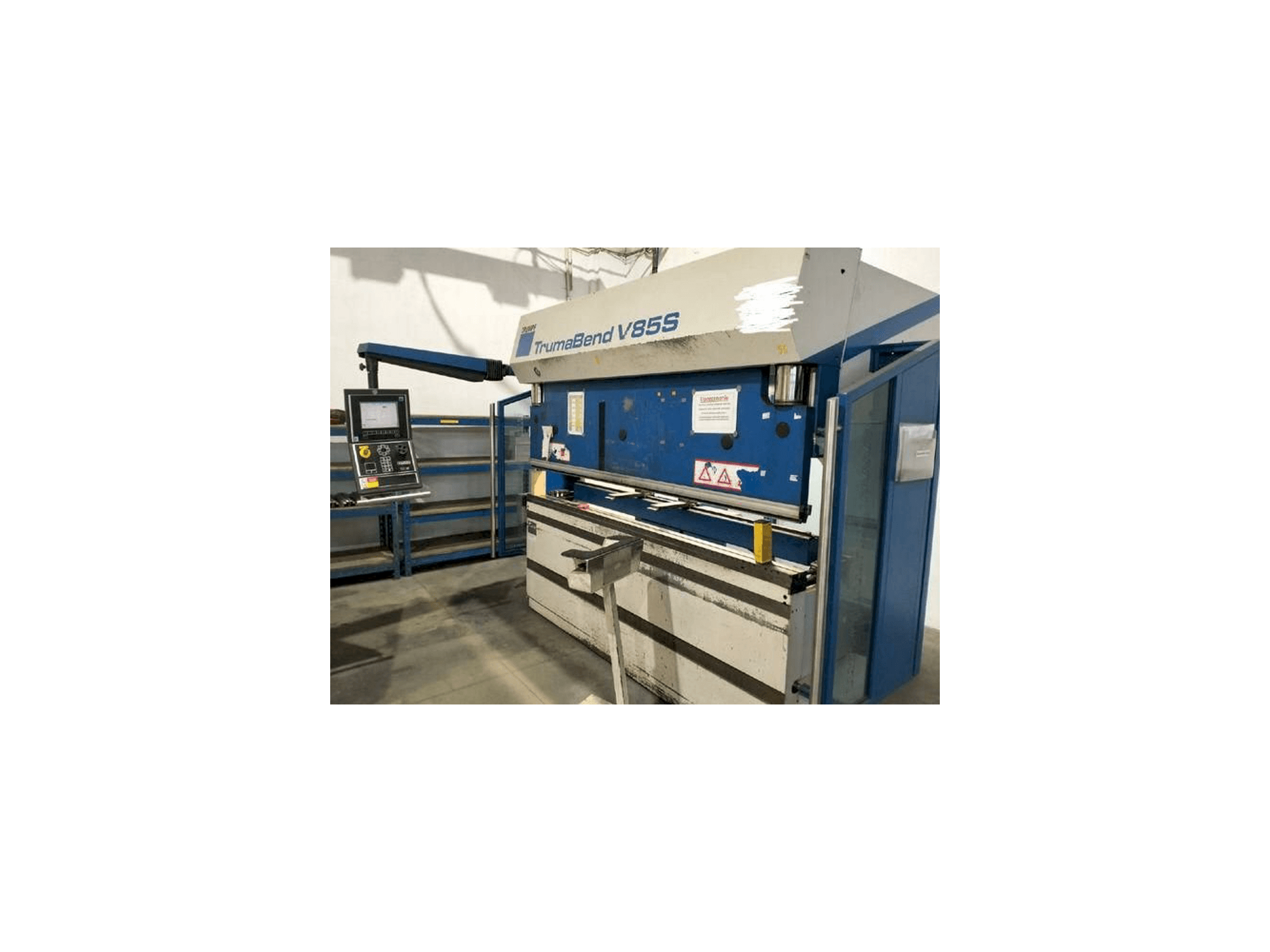 Vista frontale della macchina Trumpf TrumaBend V85S