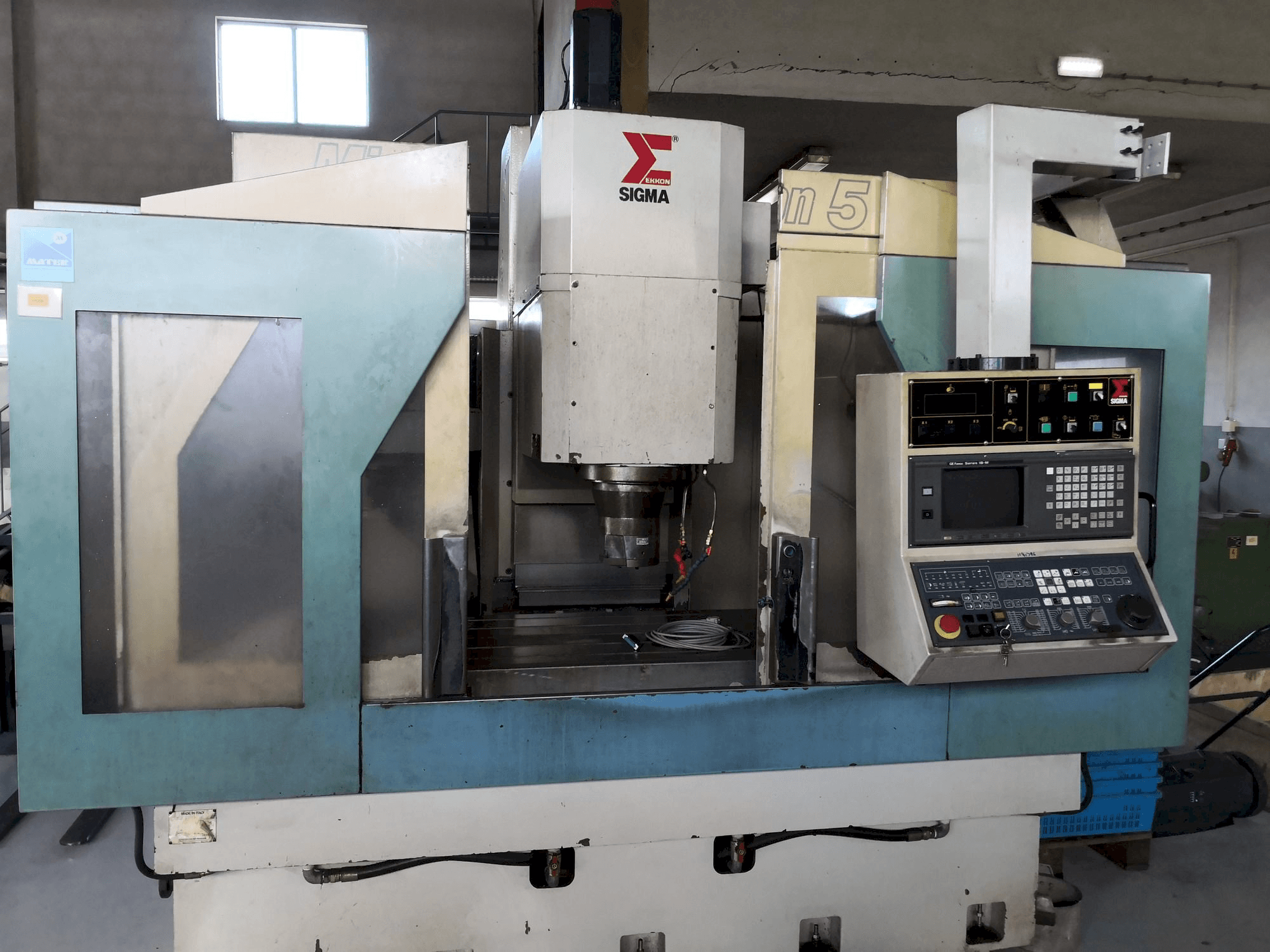 Vista frontale della macchina Sigma Mission 5