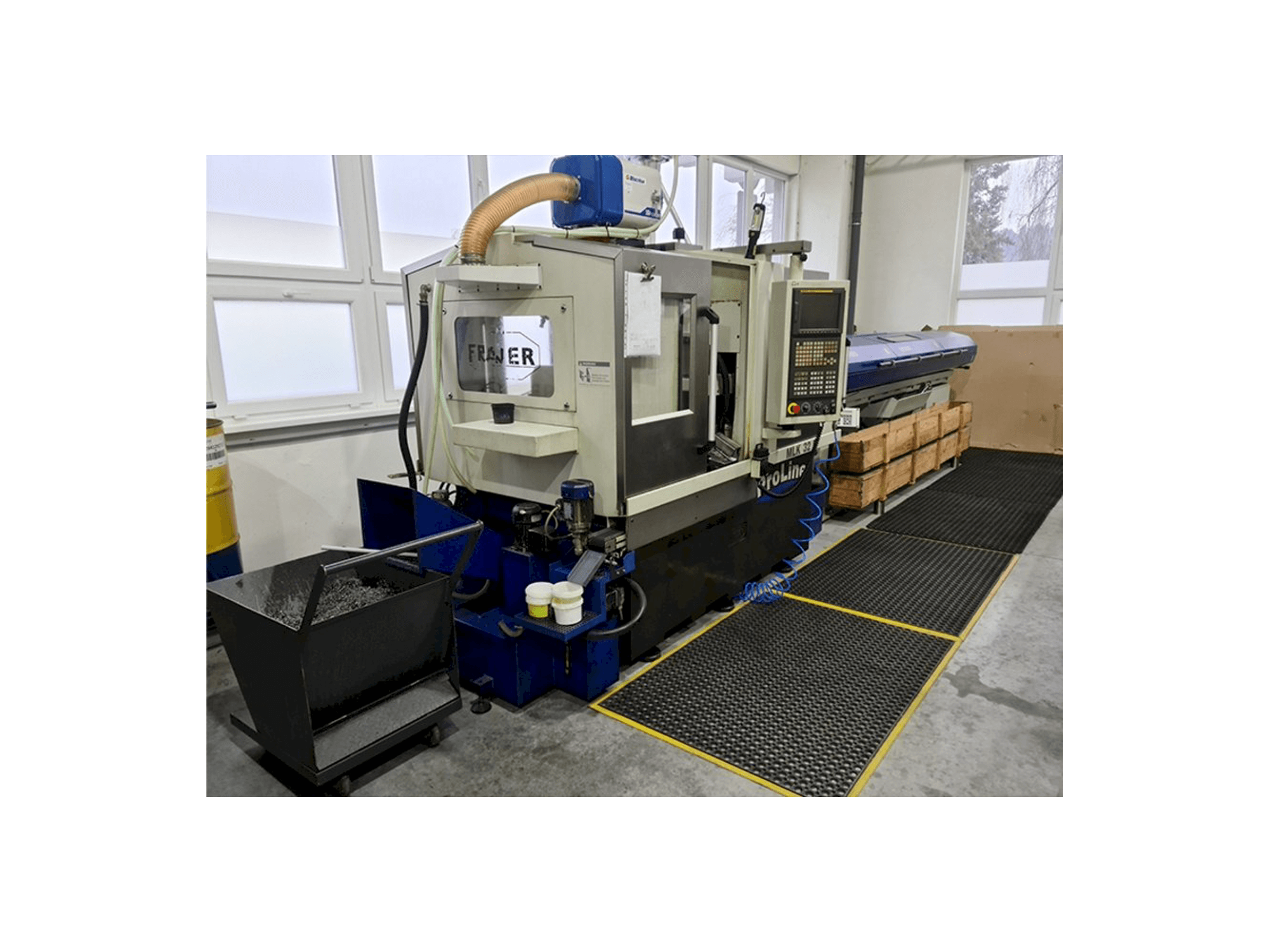 Vista laterale sinistra della macchina Maier MLK 32 D