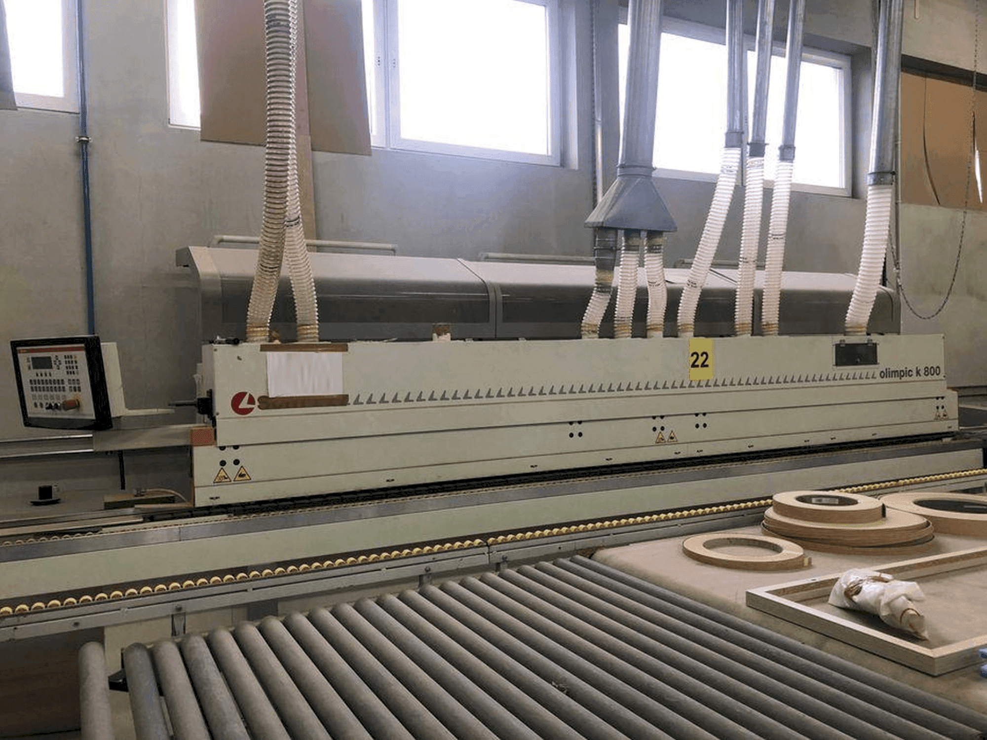 Vista frontale della macchina SCM Olimpic K800