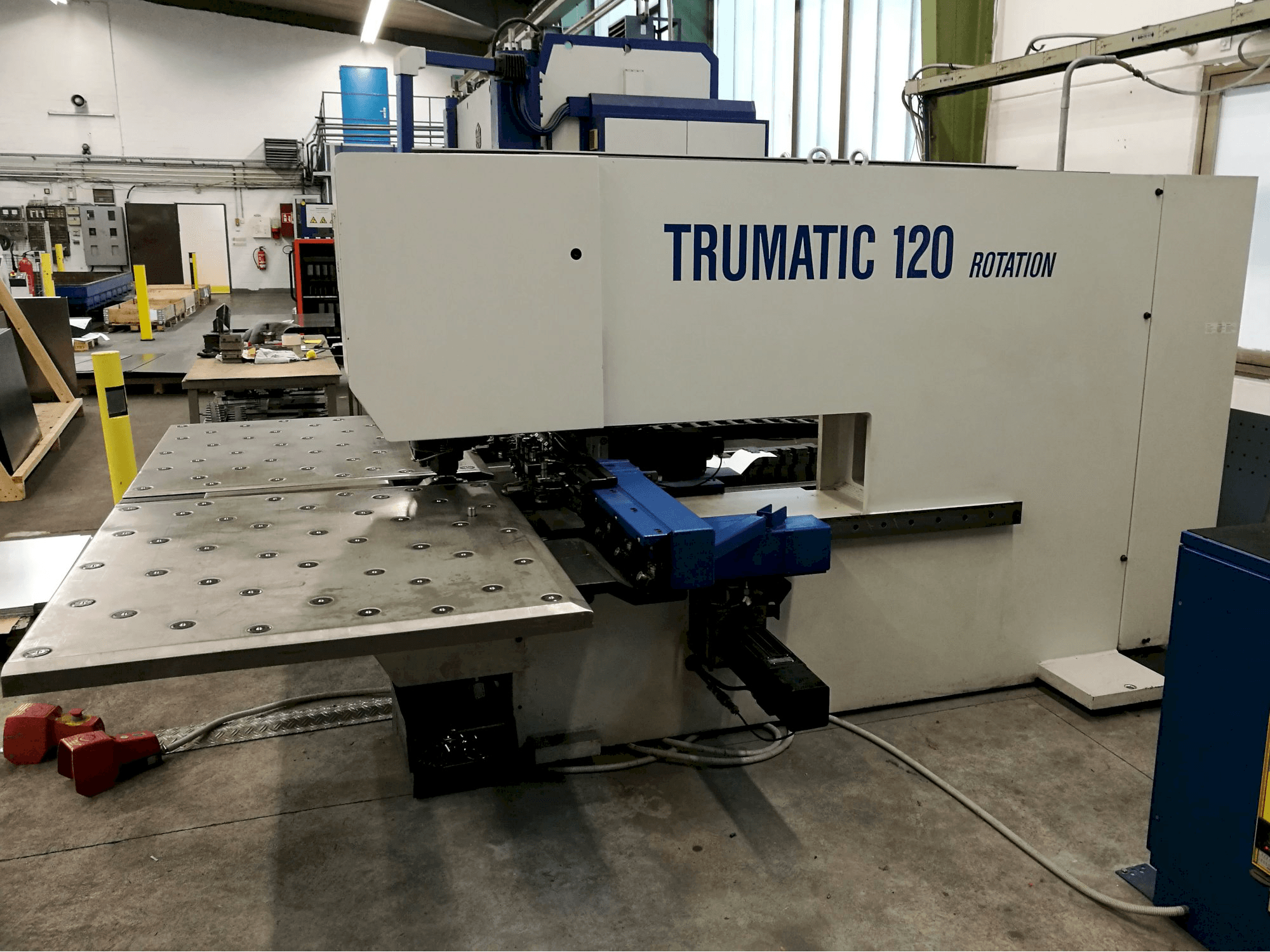 Vista lato destro della macchina Trumpf Trumatic 120R