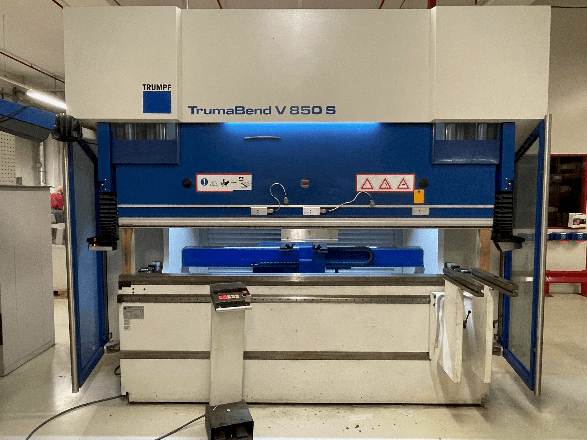 Vista frontale della macchina TRUMPF TrumaBend V 850SX